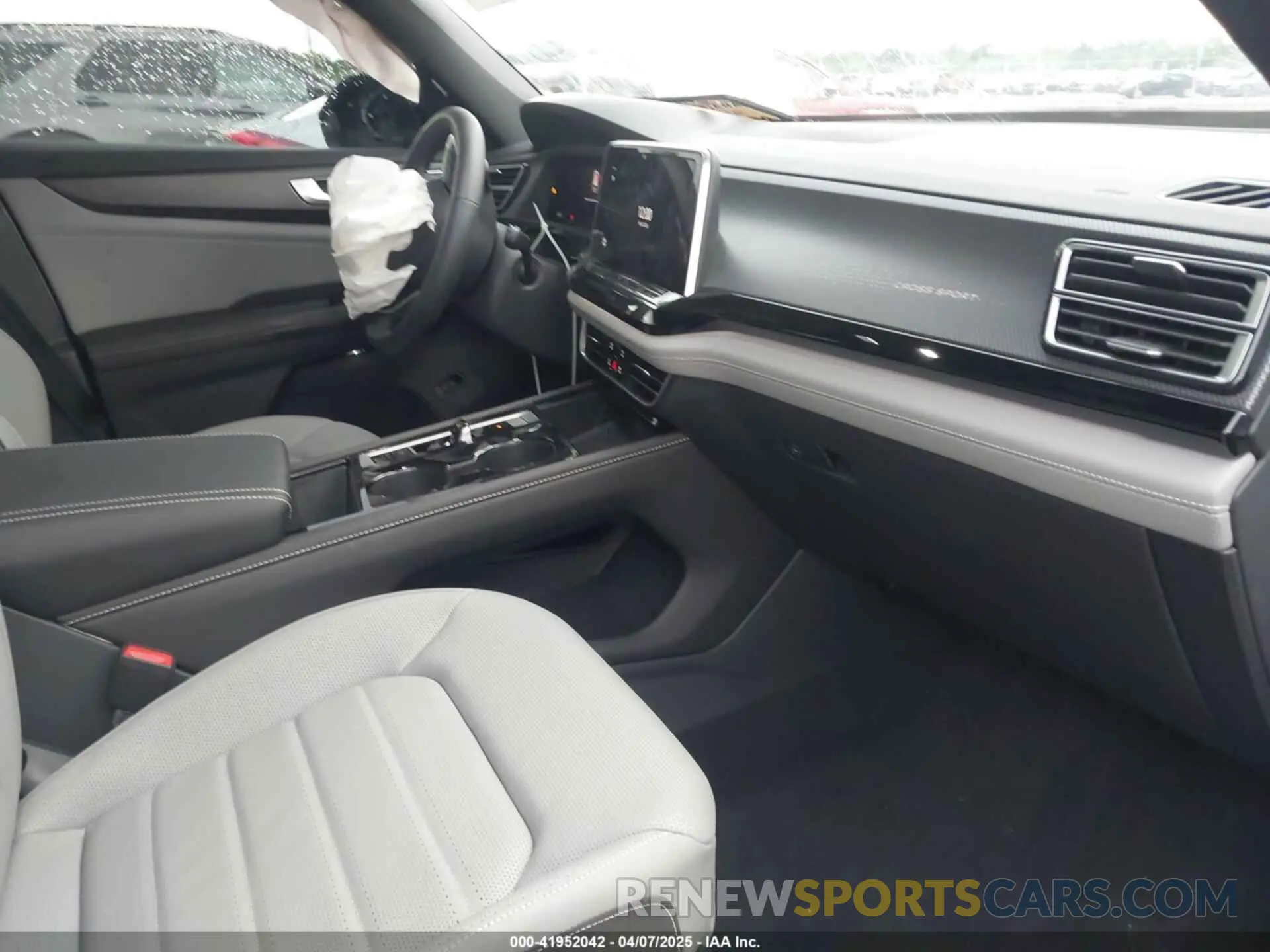 5 Photograph of a damaged car 1V2AE2CA8RC260355 VOLKSWAGEN ATLAS CROSS SPORT 2024