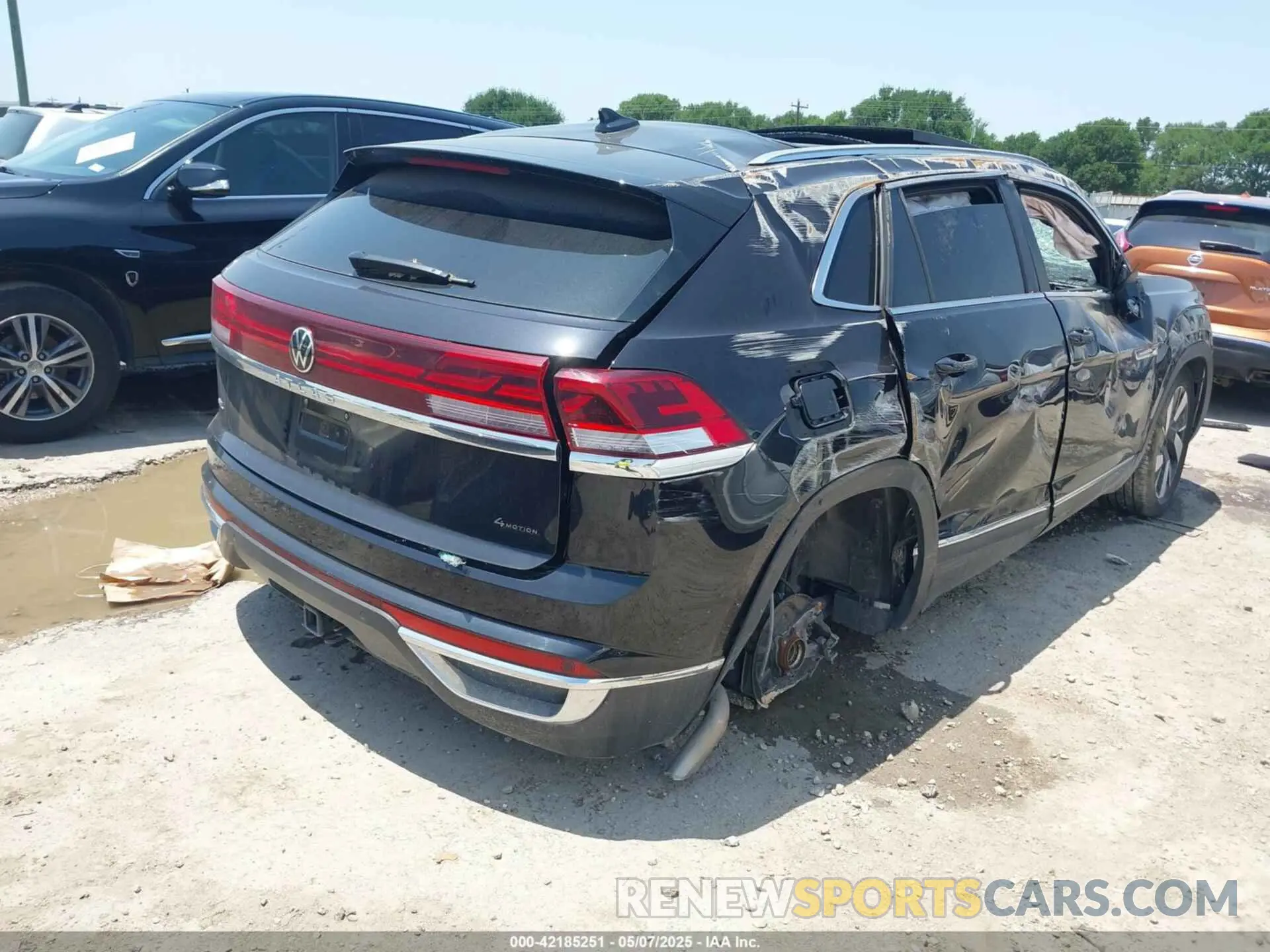 4 Photograph of a damaged car 1V2BE2CA3RC233021 VOLKSWAGEN ATLAS CROSS SPORT 2024