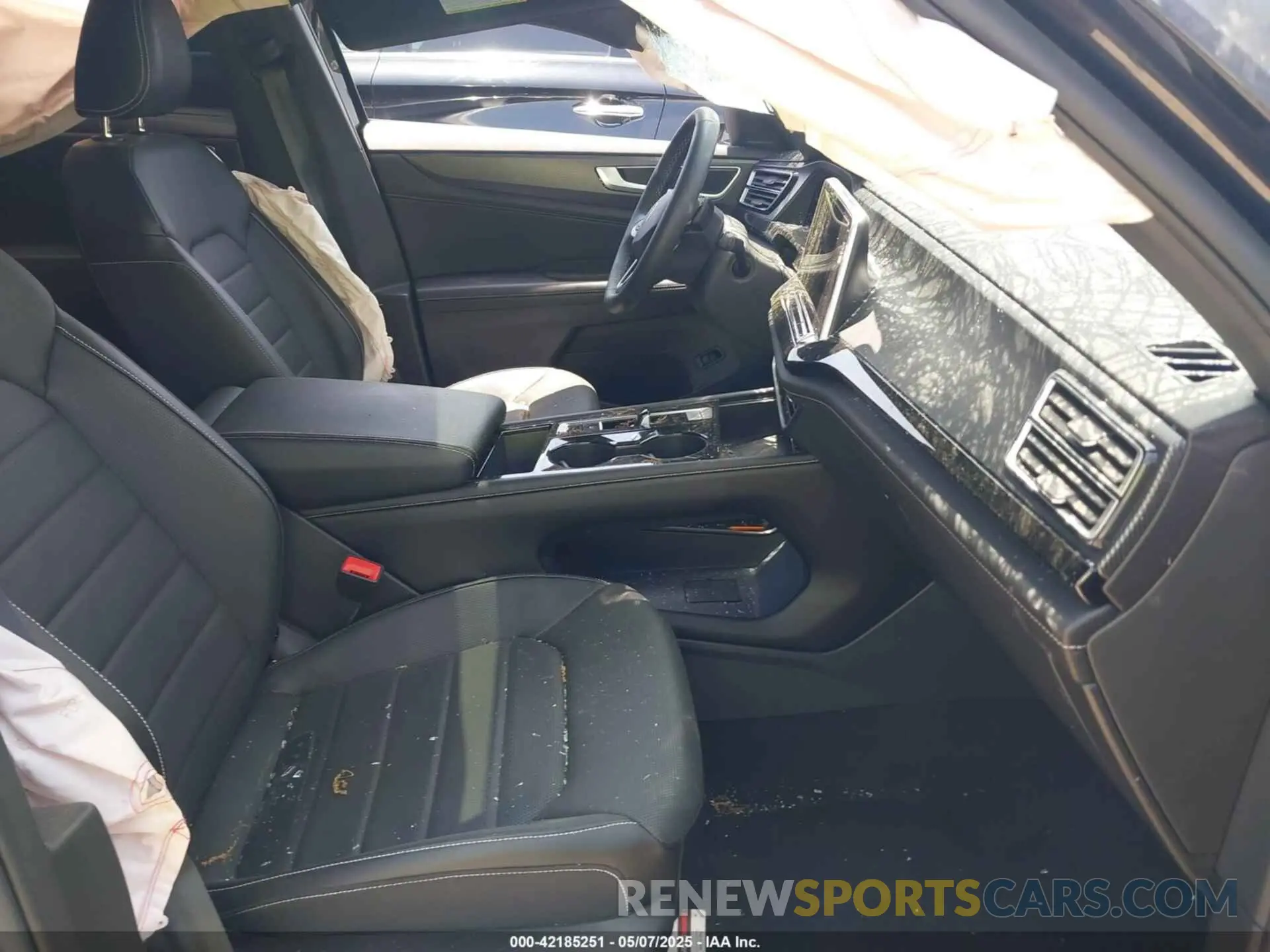 5 Photograph of a damaged car 1V2BE2CA3RC233021 VOLKSWAGEN ATLAS CROSS SPORT 2024