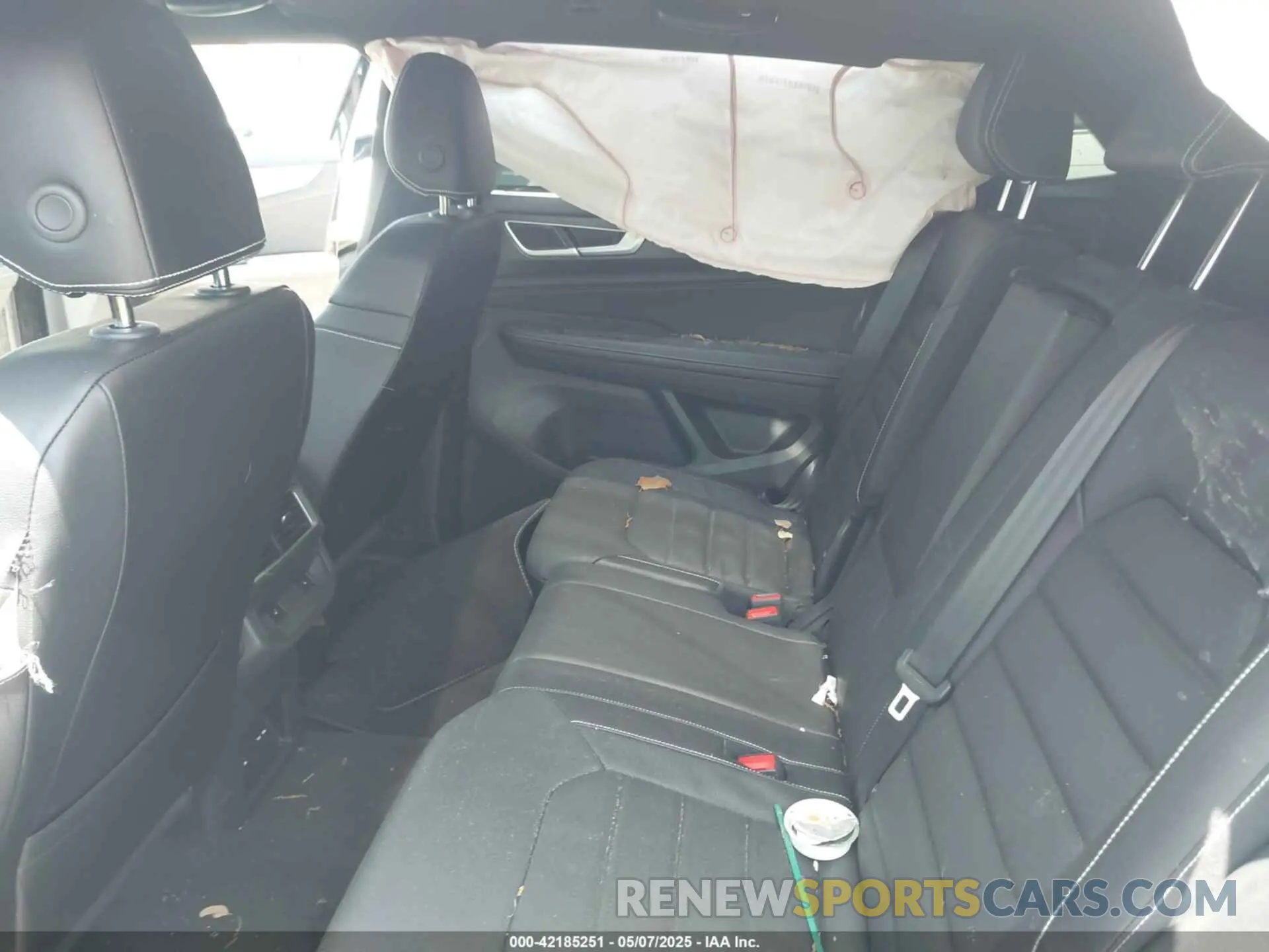 8 Photograph of a damaged car 1V2BE2CA3RC233021 VOLKSWAGEN ATLAS CROSS SPORT 2024