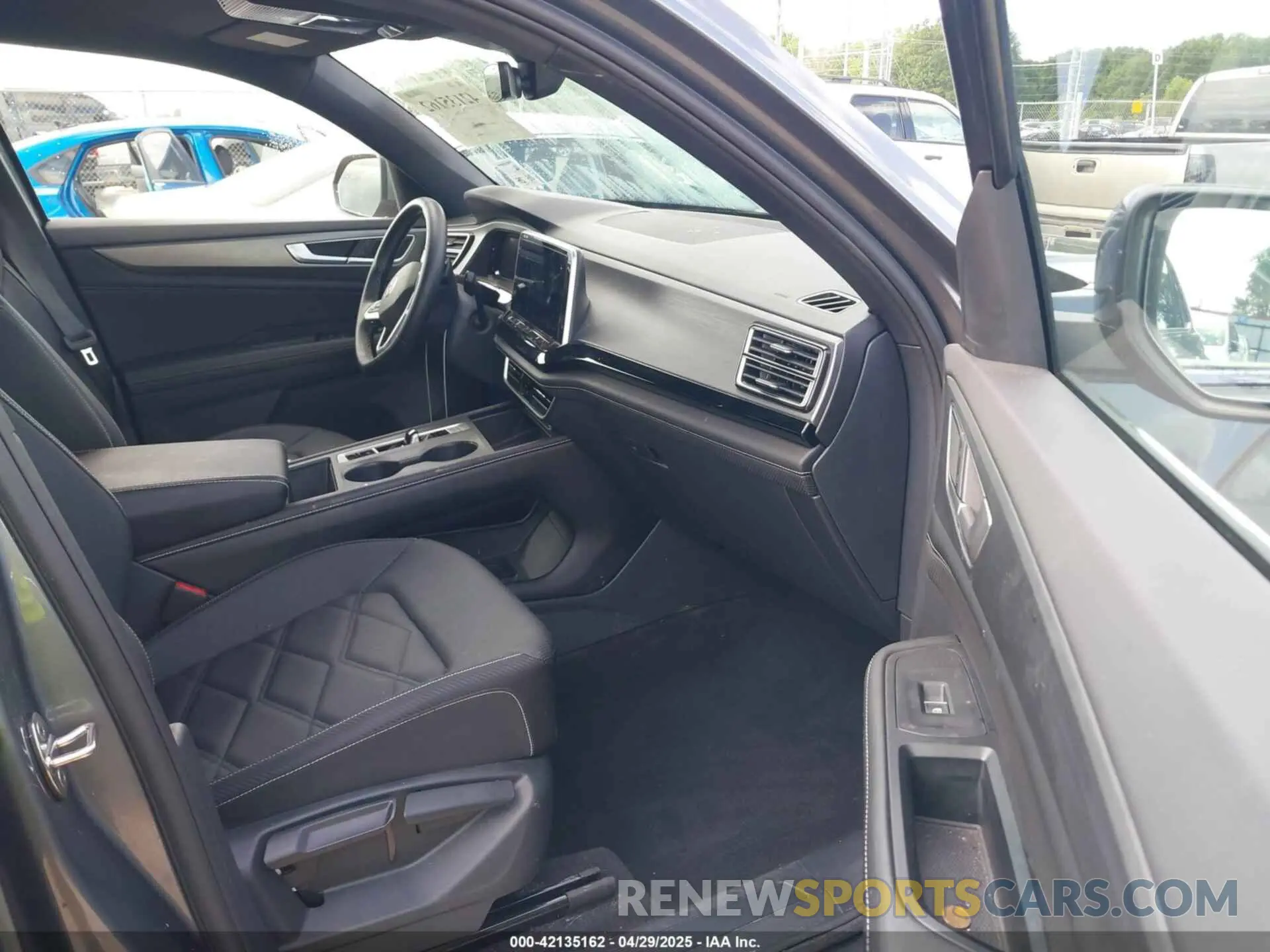 5 Photograph of a damaged car 1V2DE2CAXRC245627 VOLKSWAGEN ATLAS CROSS SPORT 2024