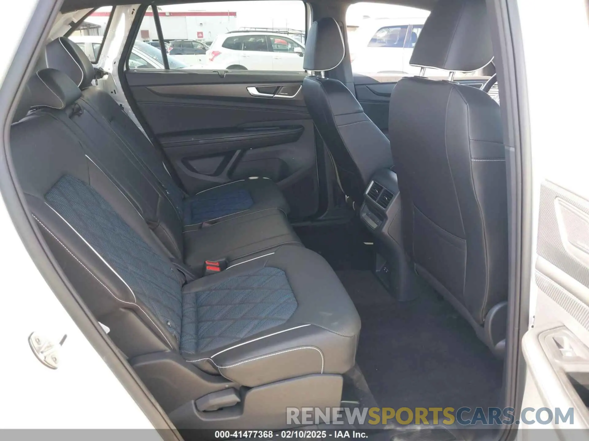 8 Photograph of a damaged car 1V2FE2CA0RC219868 VOLKSWAGEN ATLAS CROSS SPORT 2024