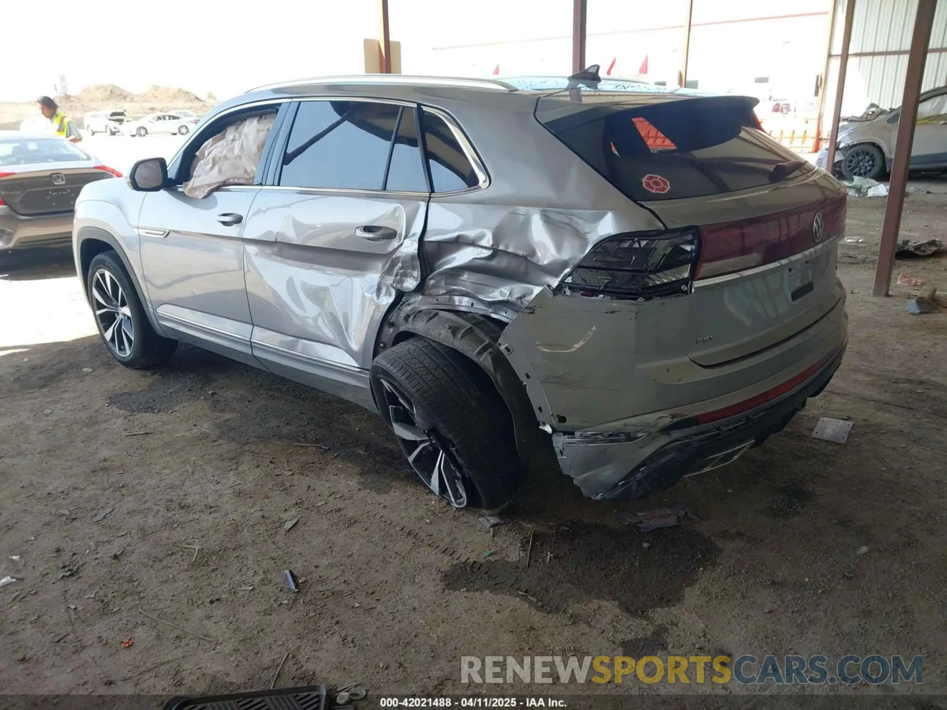 3 Фотография поврежденного автомобиля 1V2FE2CA3RC242710 VOLKSWAGEN ATLAS CROSS SPORT 2024