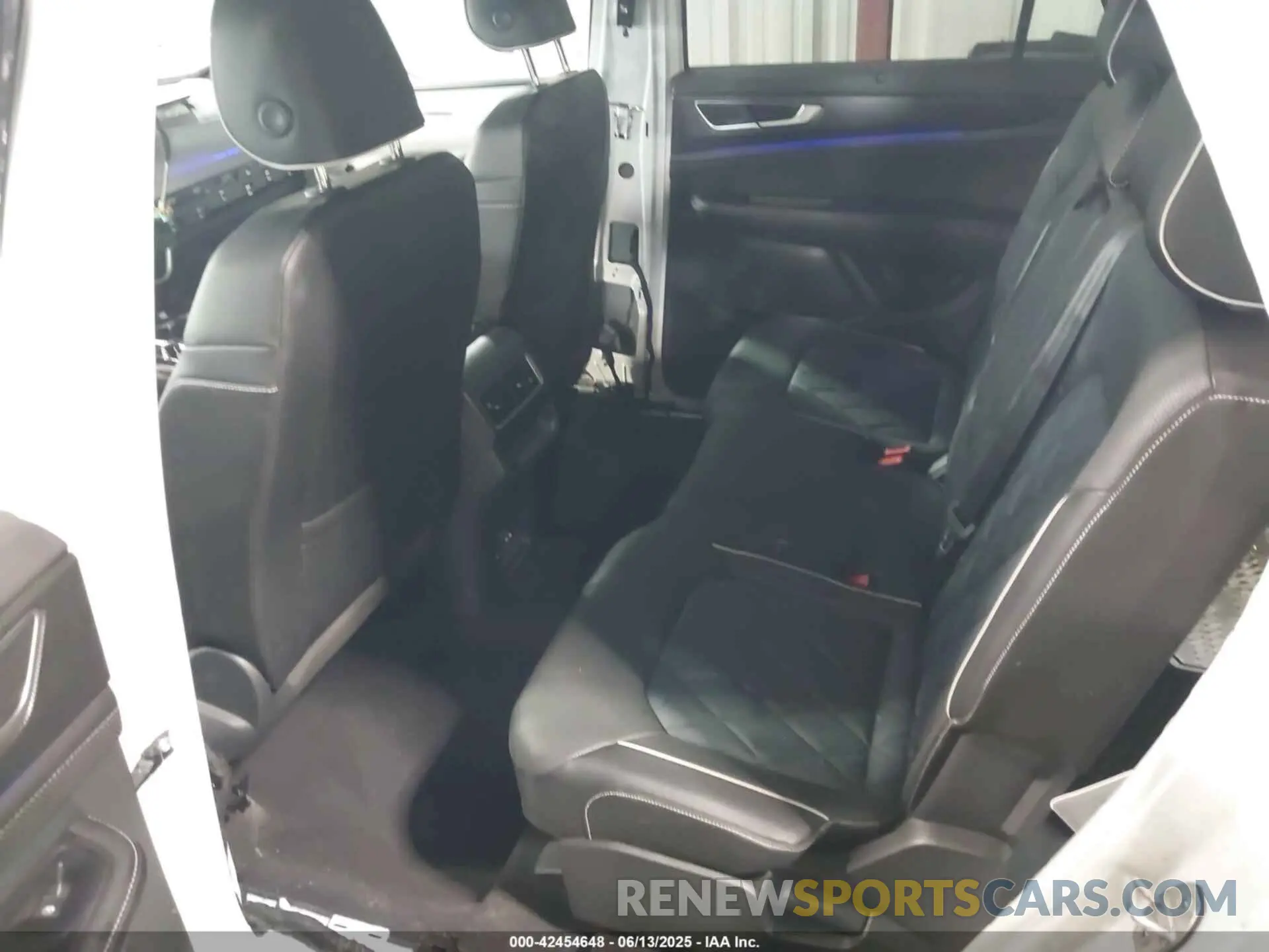 8 Photograph of a damaged car 1V2FE2CA5RC257614 VOLKSWAGEN ATLAS CROSS SPORT 2024