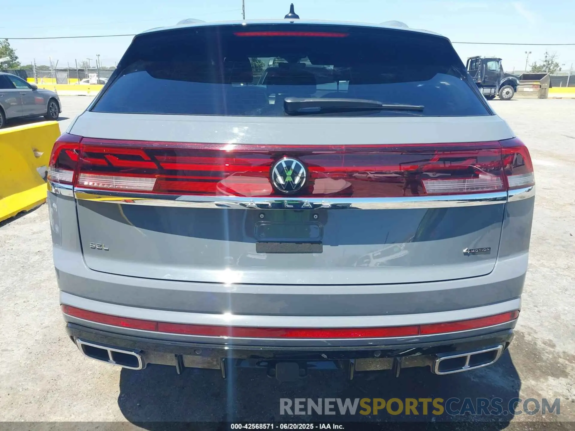 17 Photograph of a damaged car 1V2FE2CA6RC245438 VOLKSWAGEN ATLAS CROSS SPORT 2024