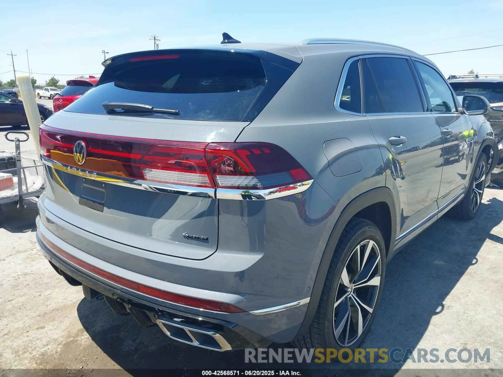 4 Photograph of a damaged car 1V2FE2CA6RC245438 VOLKSWAGEN ATLAS CROSS SPORT 2024