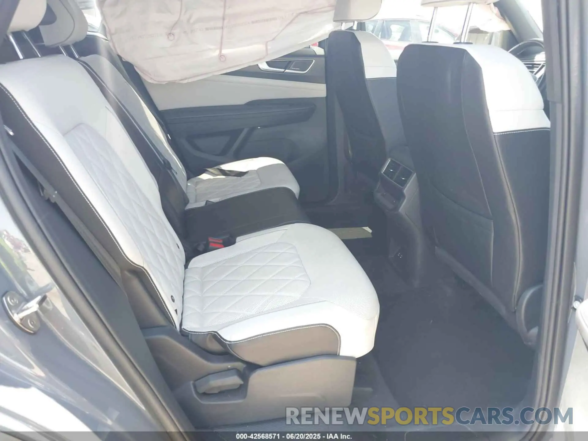 8 Photograph of a damaged car 1V2FE2CA6RC245438 VOLKSWAGEN ATLAS CROSS SPORT 2024