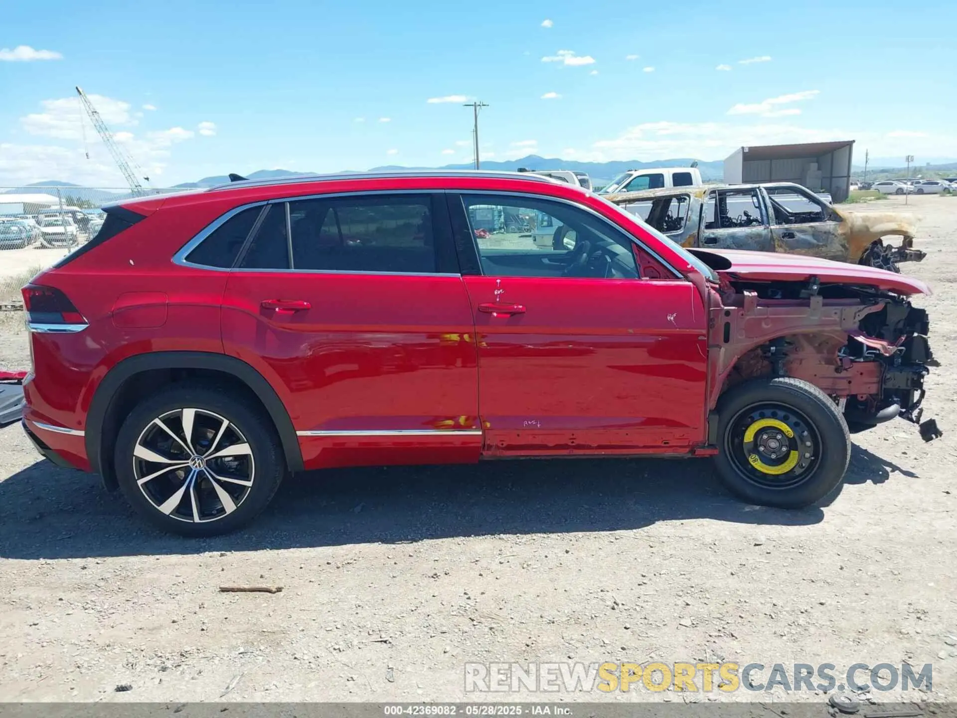 14 Photograph of a damaged car 1V2FE2CA6RC259193 VOLKSWAGEN ATLAS CROSS SPORT 2024