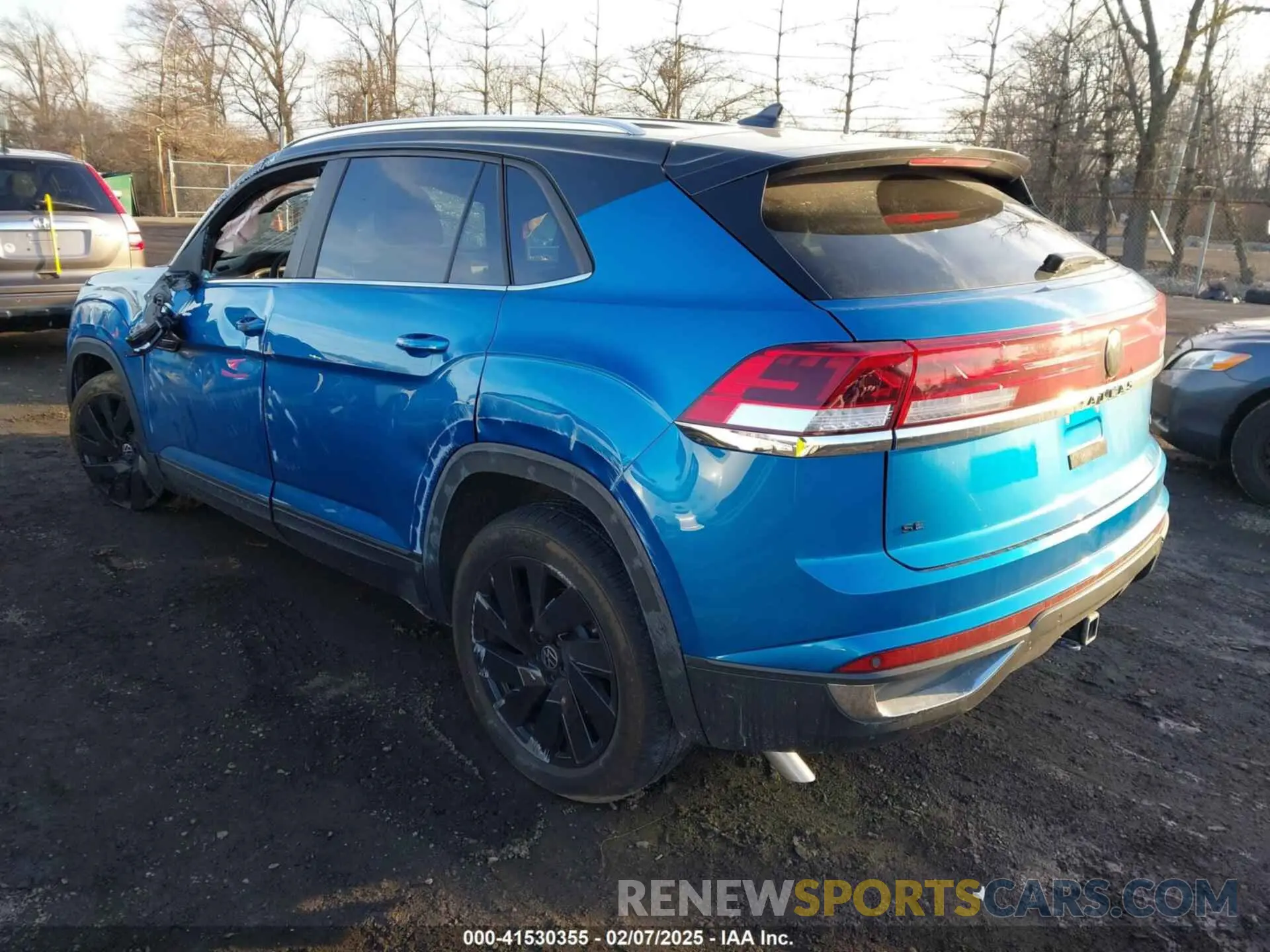 3 Photograph of a damaged car 1V2HE2CA1RC219841 VOLKSWAGEN ATLAS CROSS SPORT 2024