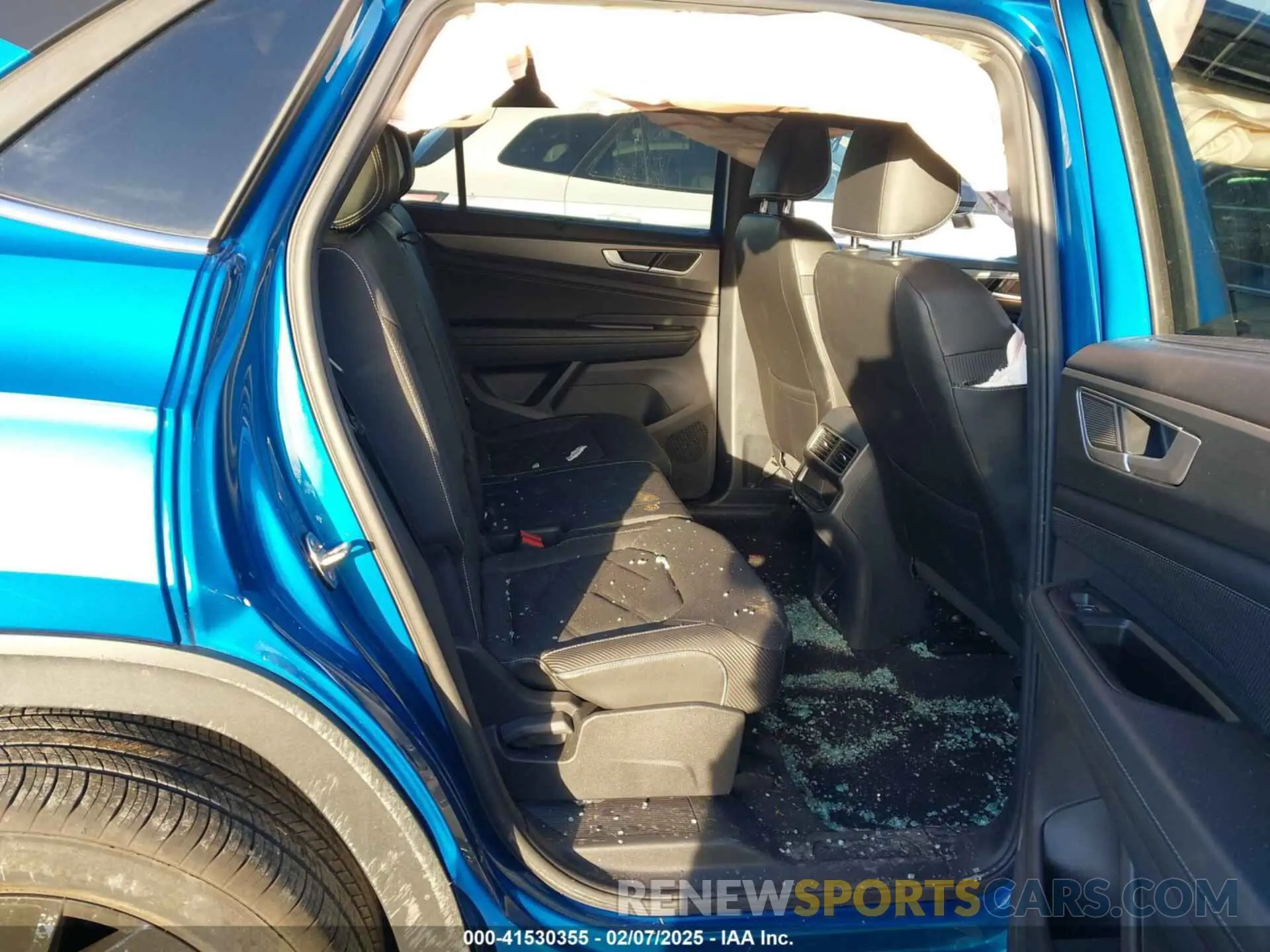 8 Photograph of a damaged car 1V2HE2CA1RC219841 VOLKSWAGEN ATLAS CROSS SPORT 2024