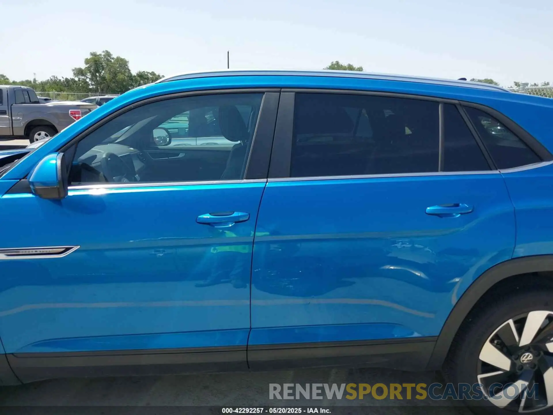14 Photograph of a damaged car 1V2HE2CA6RC218474 VOLKSWAGEN ATLAS CROSS SPORT 2024