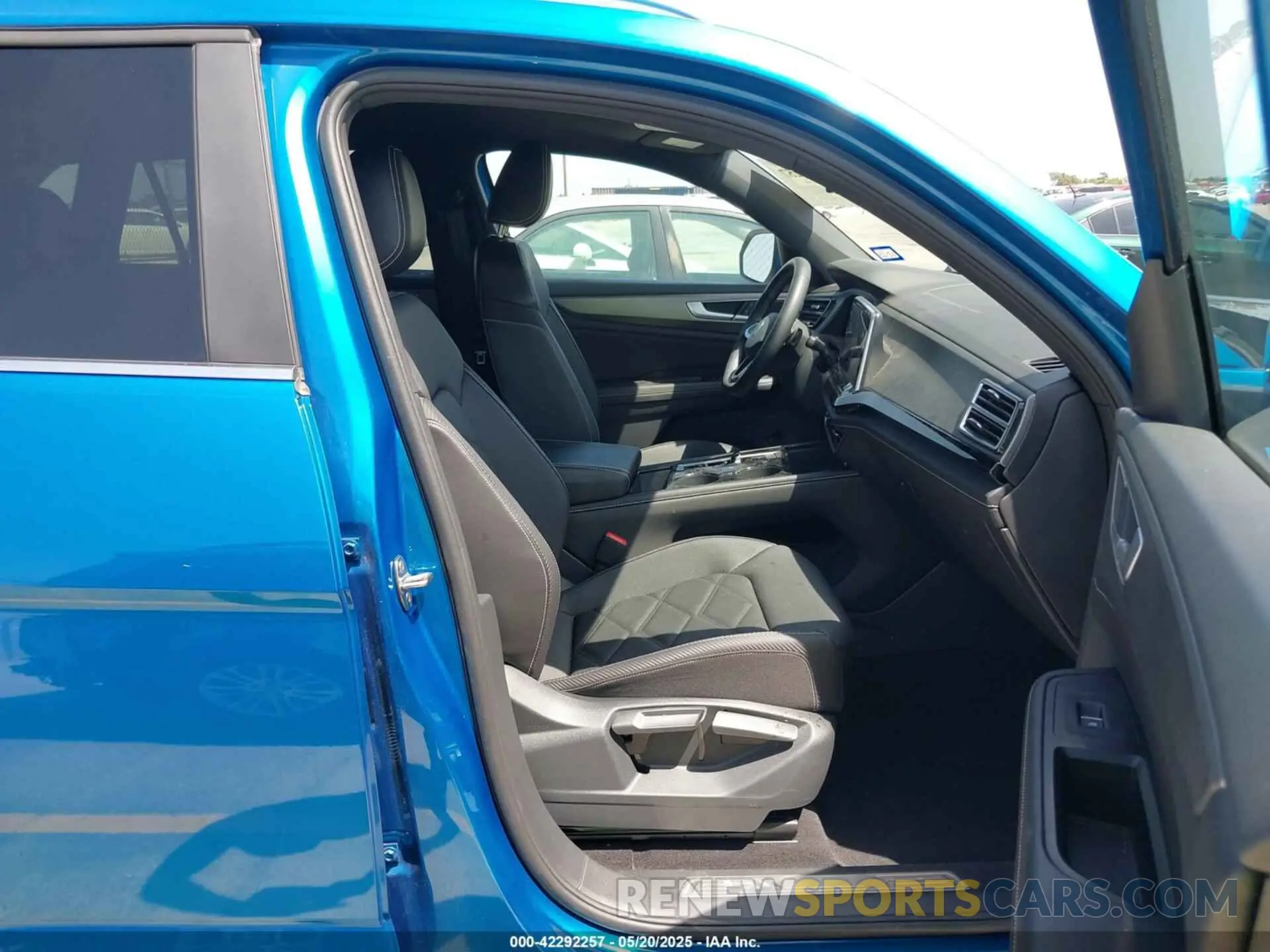5 Photograph of a damaged car 1V2HE2CA6RC218474 VOLKSWAGEN ATLAS CROSS SPORT 2024