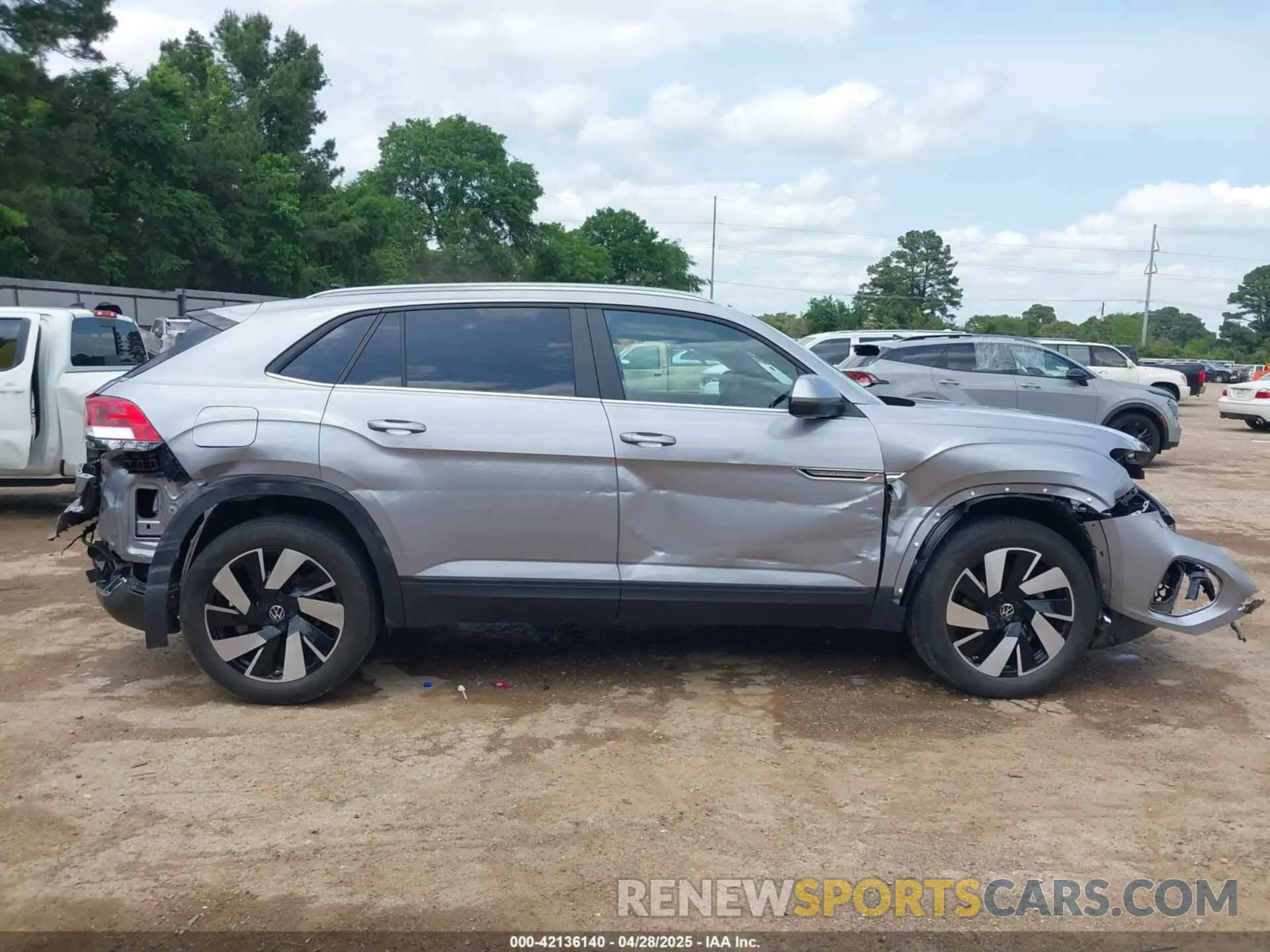 14 Photograph of a damaged car 1V2HE2CA9RC204293 VOLKSWAGEN ATLAS CROSS SPORT 2024
