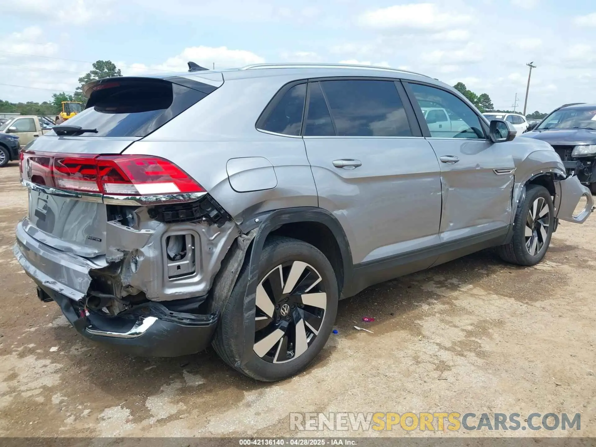 4 Photograph of a damaged car 1V2HE2CA9RC204293 VOLKSWAGEN ATLAS CROSS SPORT 2024