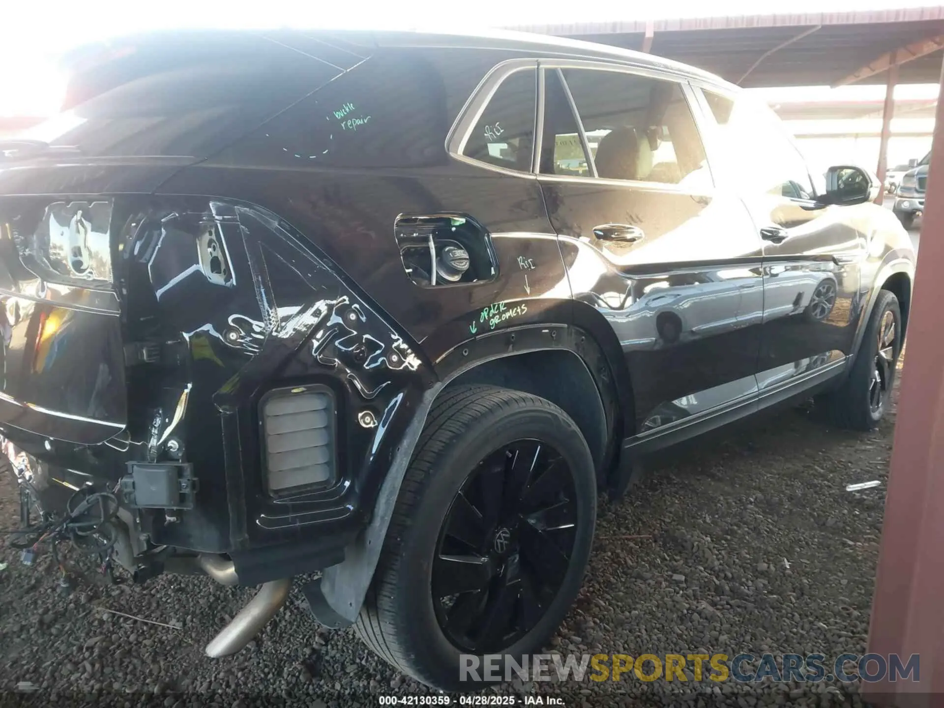 4 Photograph of a damaged car 1V2JE2CA3RC230888 VOLKSWAGEN ATLAS CROSS SPORT 2024