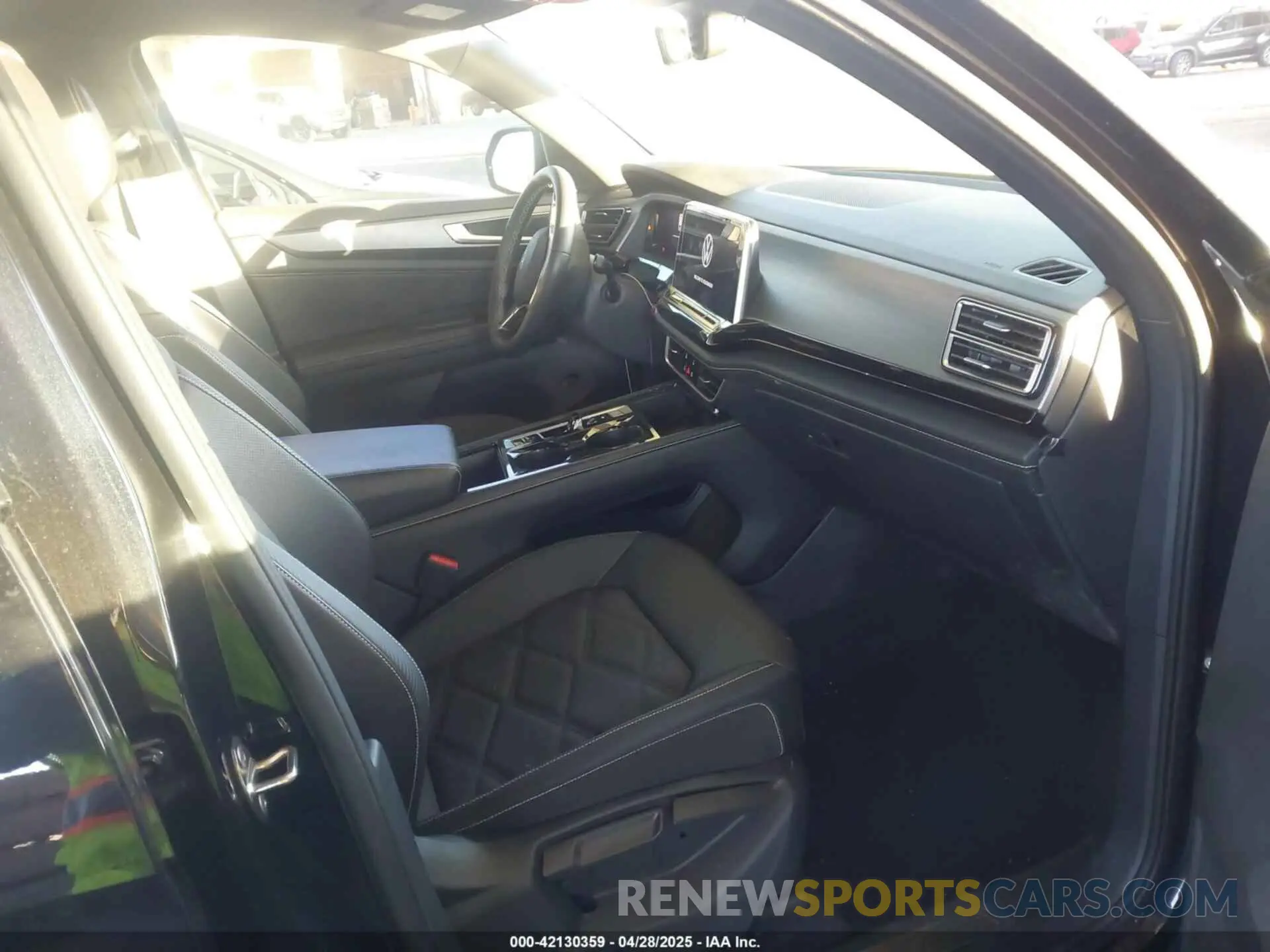 5 Photograph of a damaged car 1V2JE2CA3RC230888 VOLKSWAGEN ATLAS CROSS SPORT 2024