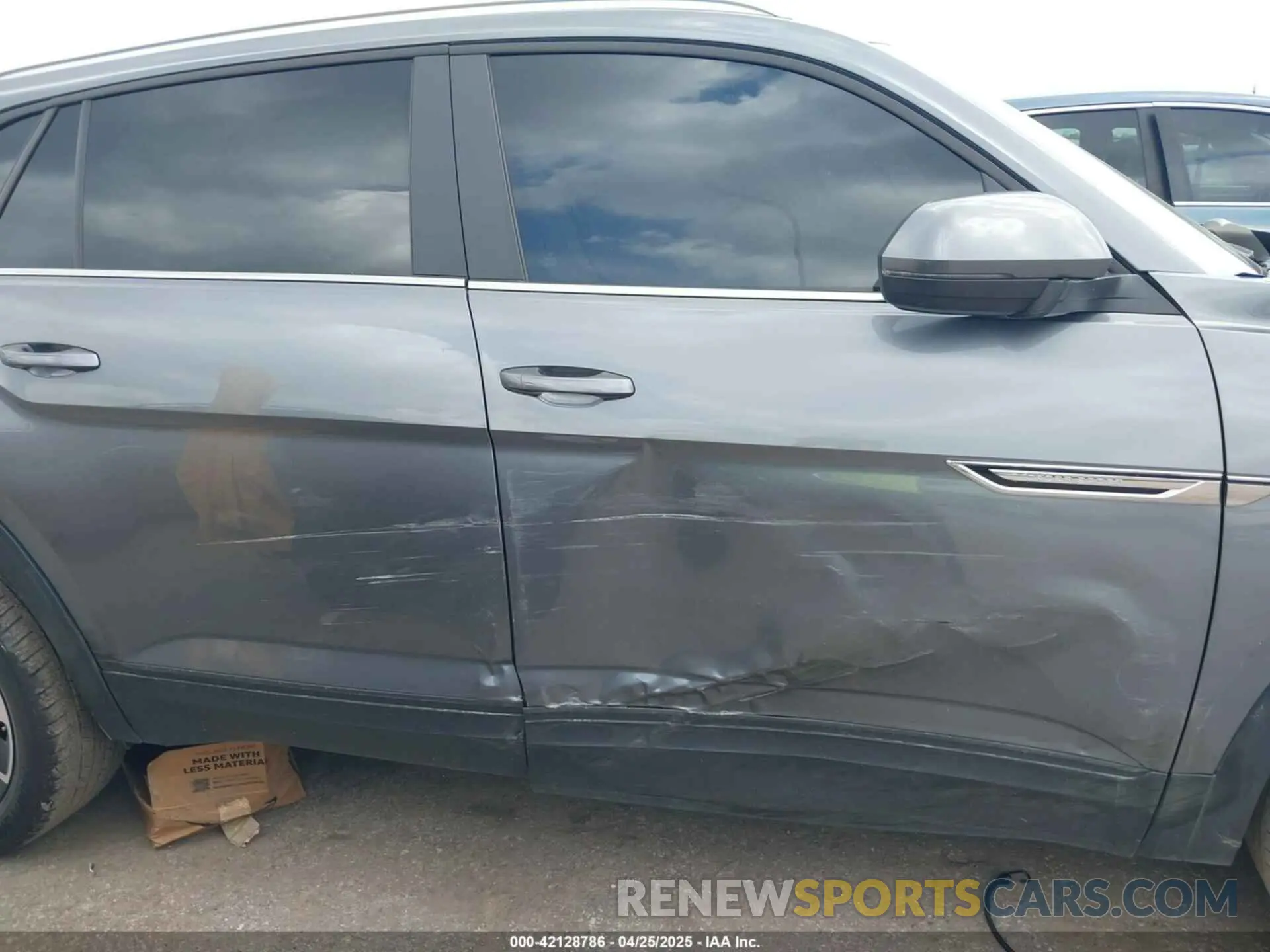 13 Photograph of a damaged car 1V2JE2CAXRC237272 VOLKSWAGEN ATLAS CROSS SPORT 2024