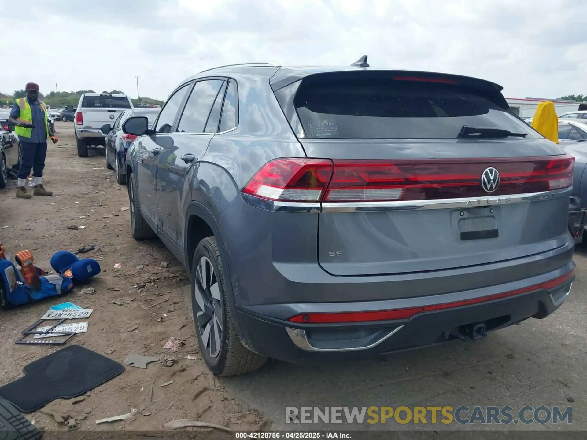 3 Photograph of a damaged car 1V2JE2CAXRC237272 VOLKSWAGEN ATLAS CROSS SPORT 2024