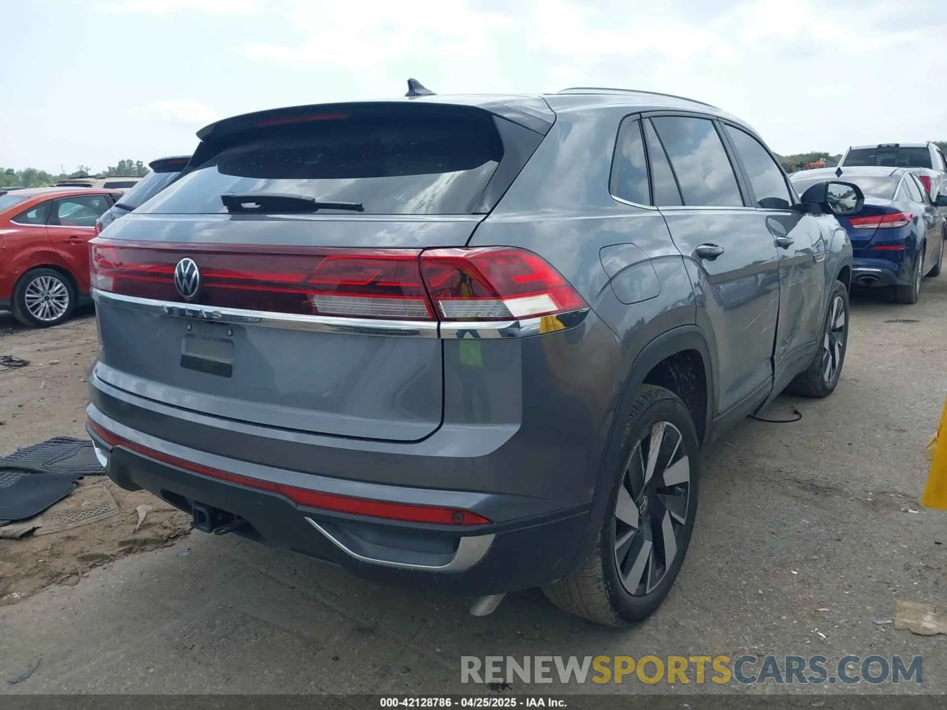 4 Photograph of a damaged car 1V2JE2CAXRC237272 VOLKSWAGEN ATLAS CROSS SPORT 2024