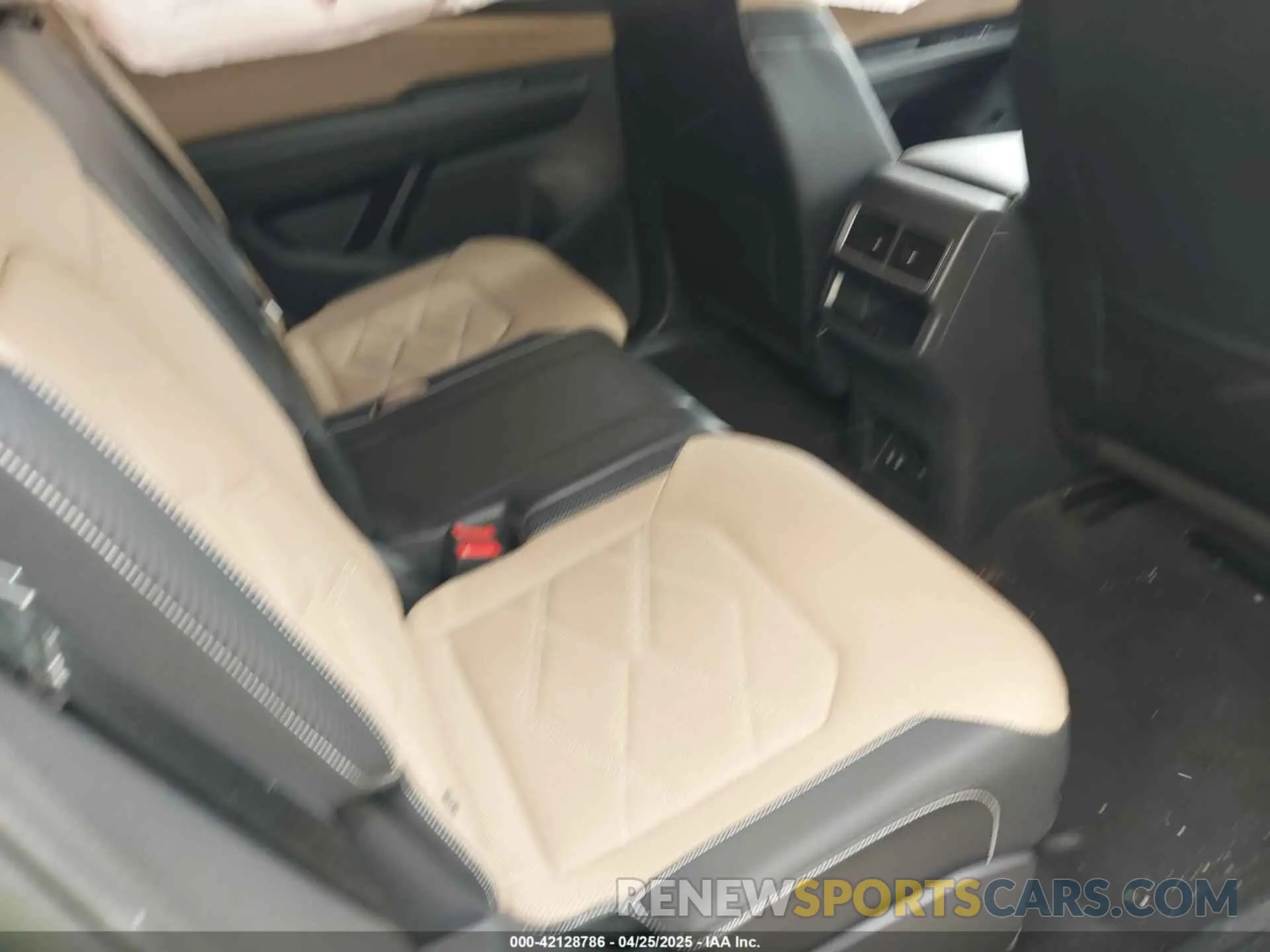 8 Photograph of a damaged car 1V2JE2CAXRC237272 VOLKSWAGEN ATLAS CROSS SPORT 2024