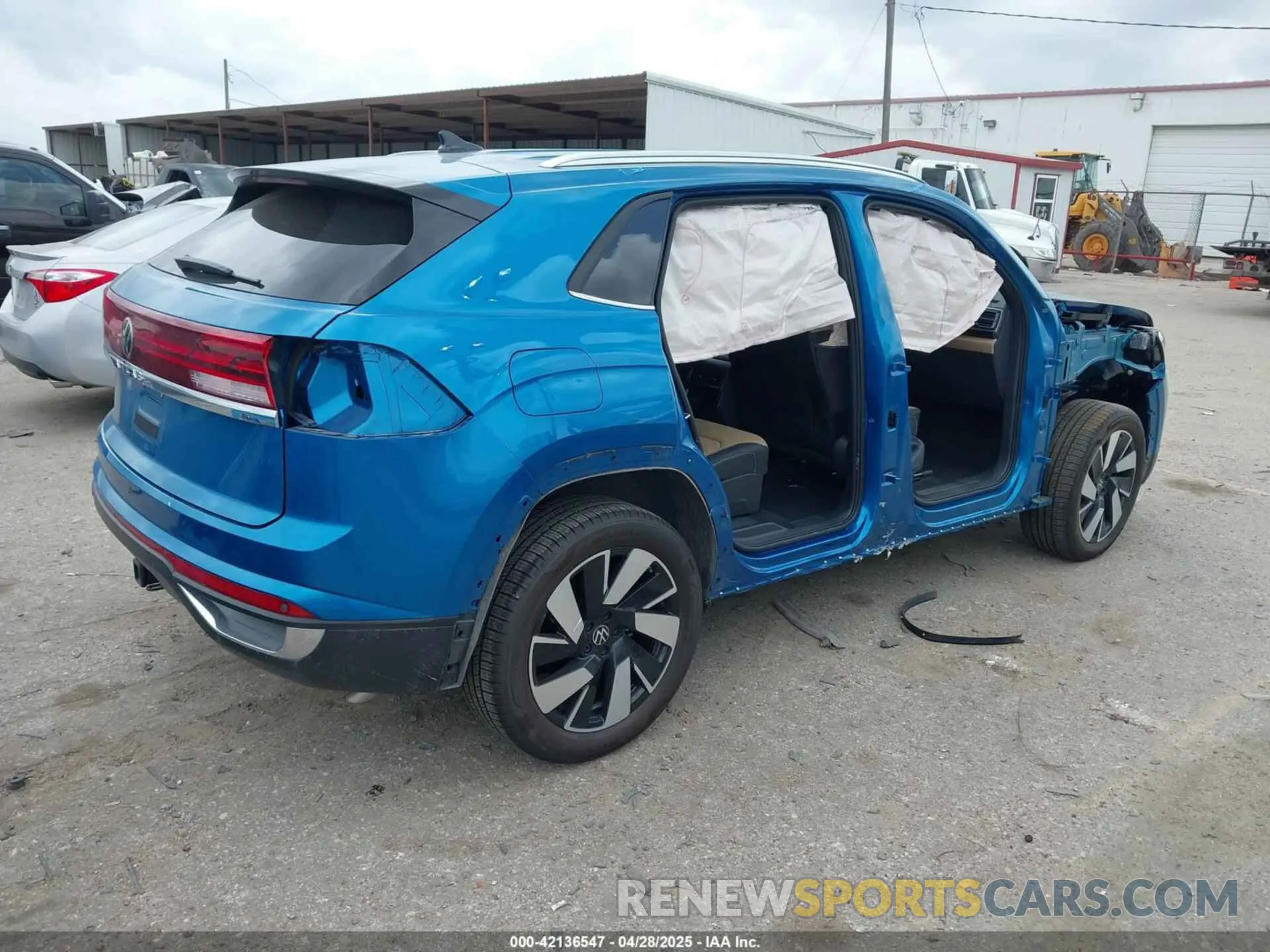 4 Фотография поврежденного автомобиля 1V2WE2CA2RC208807 VOLKSWAGEN ATLAS CROSS SPORT 2024