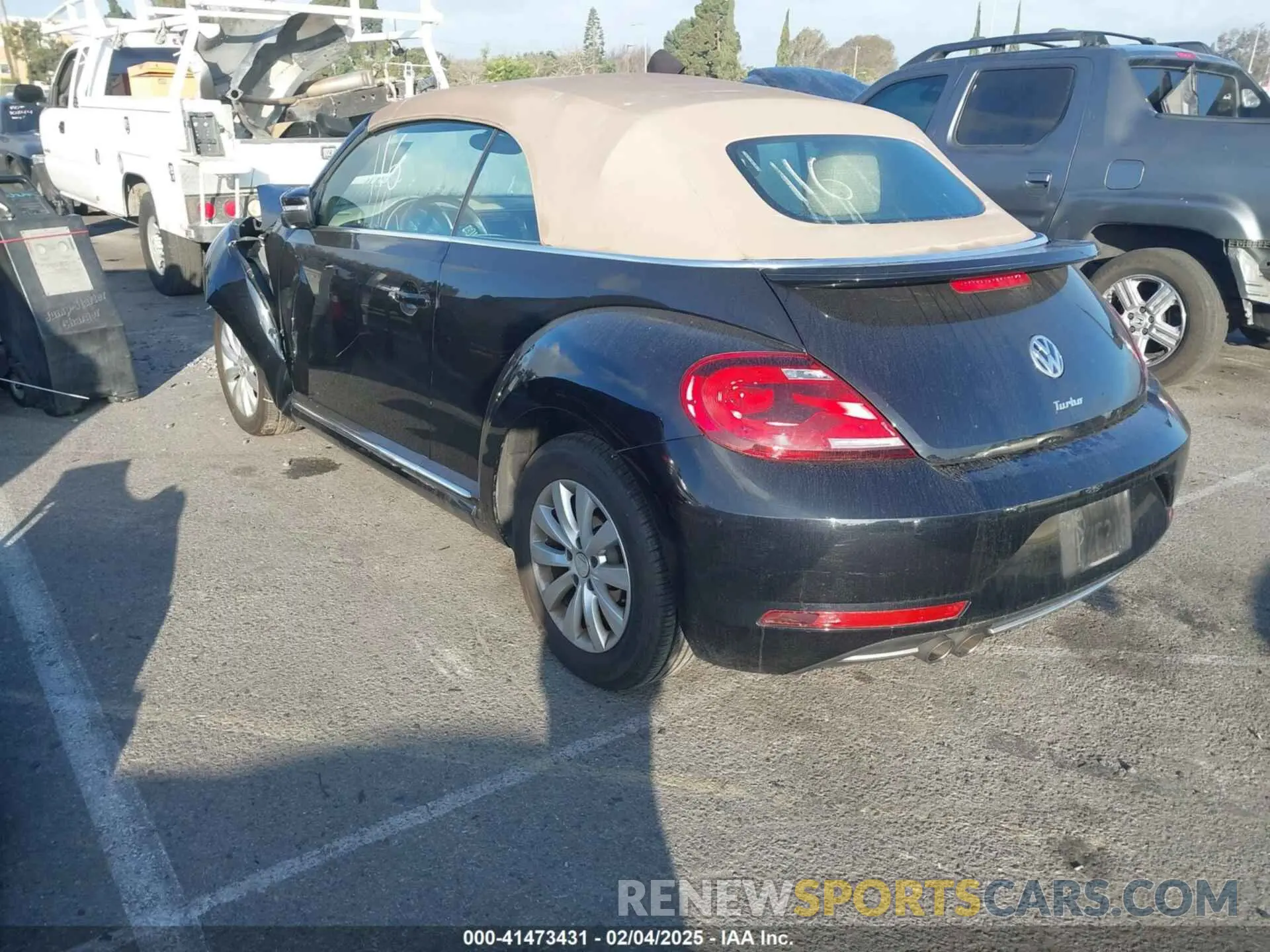 3 Photograph of a damaged car 3VW5DAAT3KM511269 VOLKSWAGEN BEETLE 2019