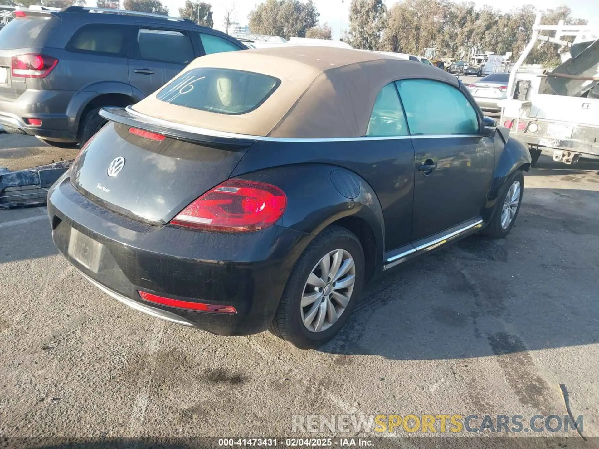 4 Photograph of a damaged car 3VW5DAAT3KM511269 VOLKSWAGEN BEETLE 2019