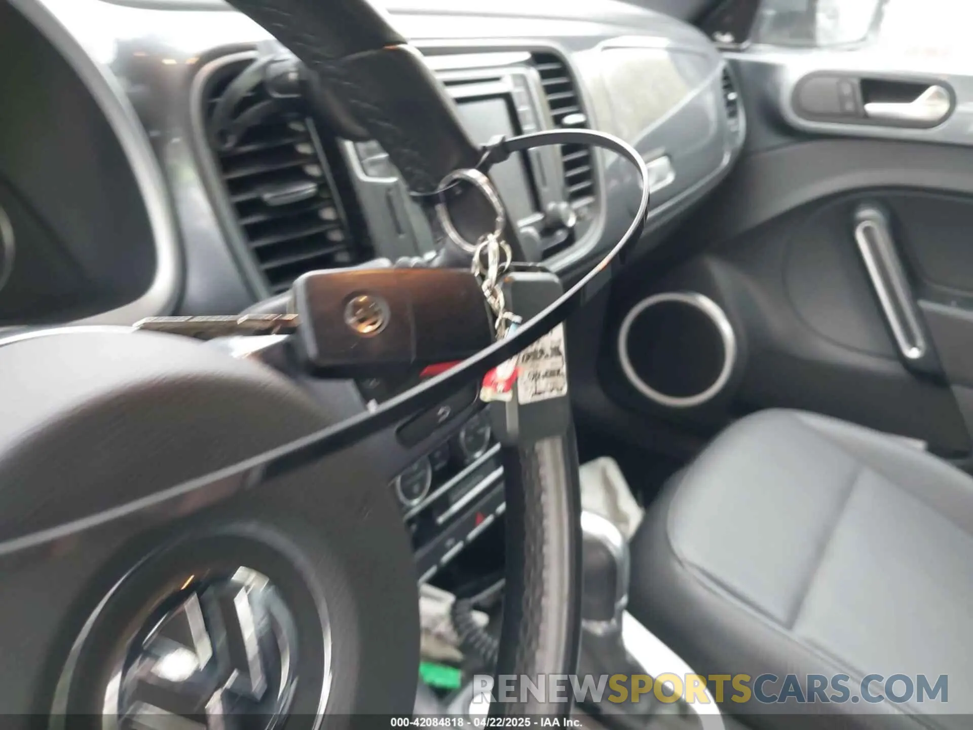 11 Photograph of a damaged car 3VW5DAAT6KM505210 VOLKSWAGEN BEETLE 2019