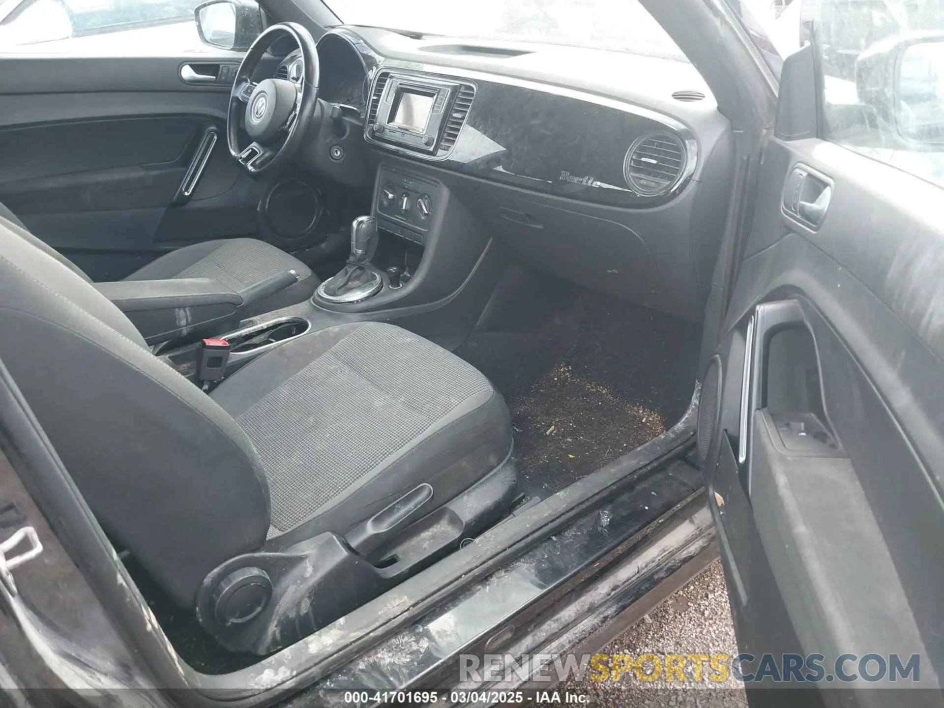 5 Photograph of a damaged car 3VWFD7ATXKM709046 VOLKSWAGEN BEETLE 2019