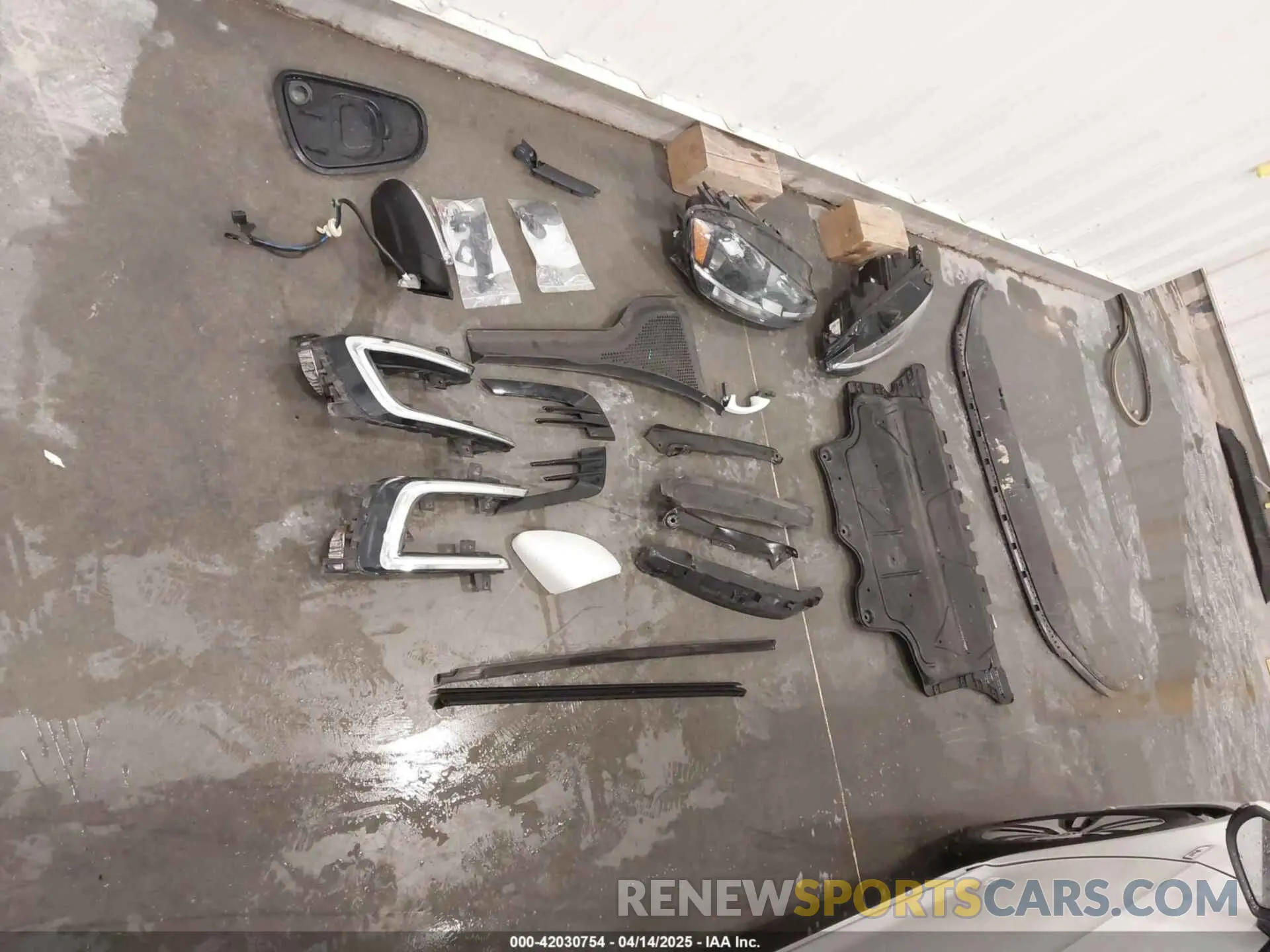 12 Photograph of a damaged car WVWKR7AU2KW907826 VOLKSWAGEN E-GOLF 2019