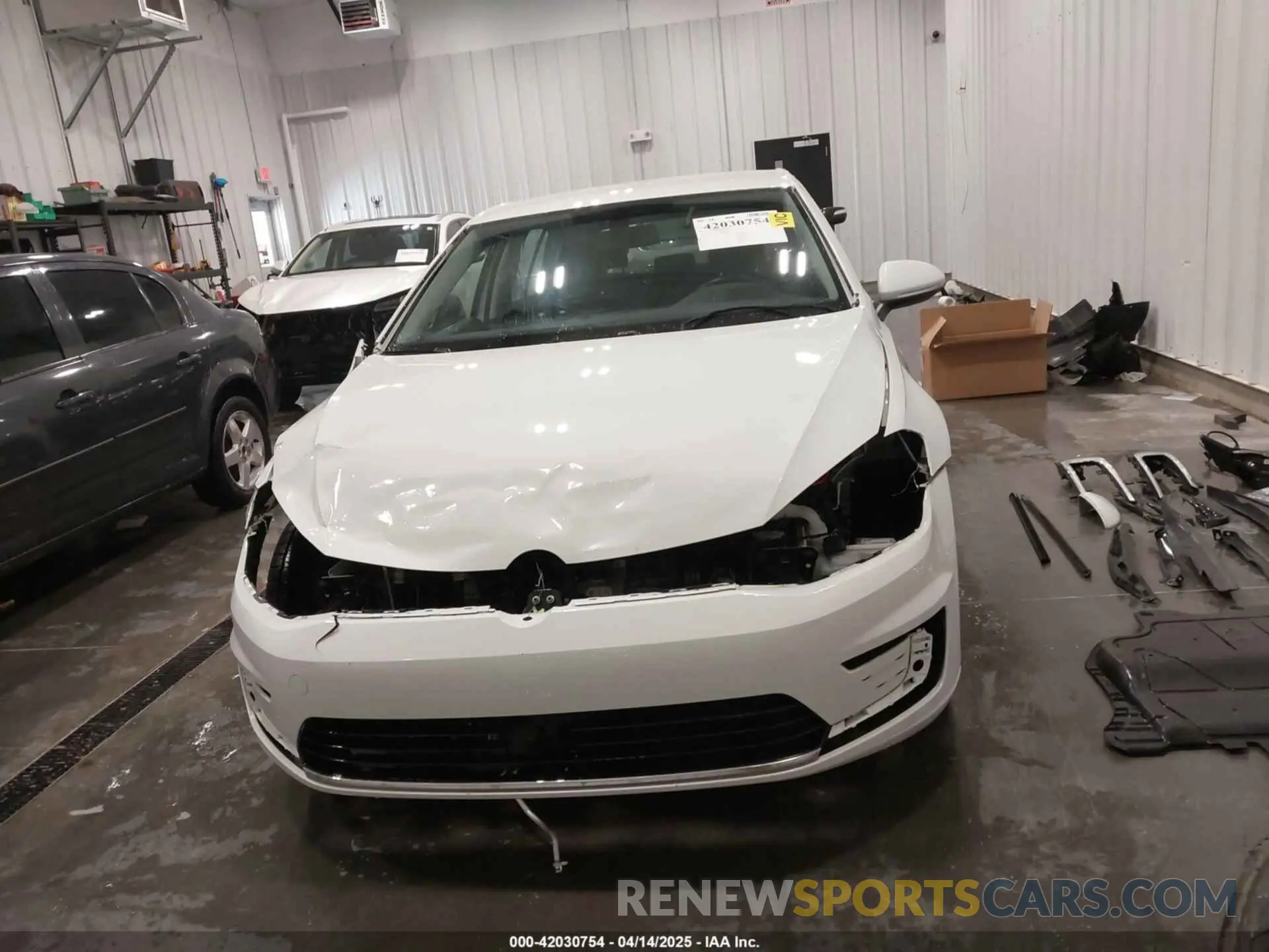 13 Photograph of a damaged car WVWKR7AU2KW907826 VOLKSWAGEN E-GOLF 2019