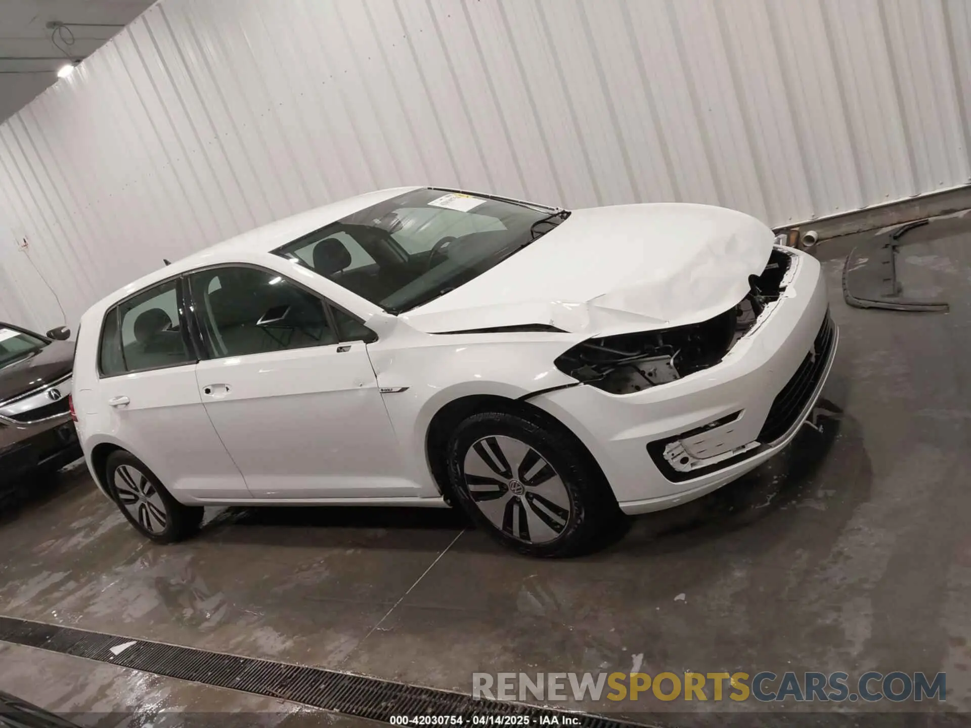 14 Photograph of a damaged car WVWKR7AU2KW907826 VOLKSWAGEN E-GOLF 2019