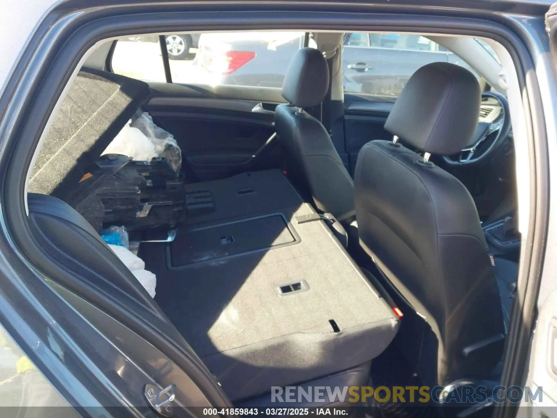 8 Photograph of a damaged car 3VWG57AU6KM032085 VOLKSWAGEN GOLF 2019