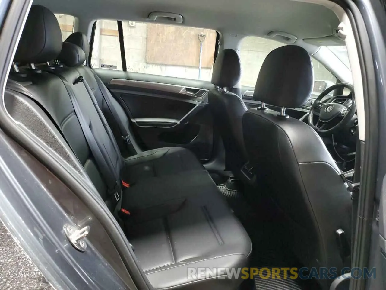 10 Photograph of a damaged car 3VWM17AU3KM501986 VOLKSWAGEN GOLF 2019