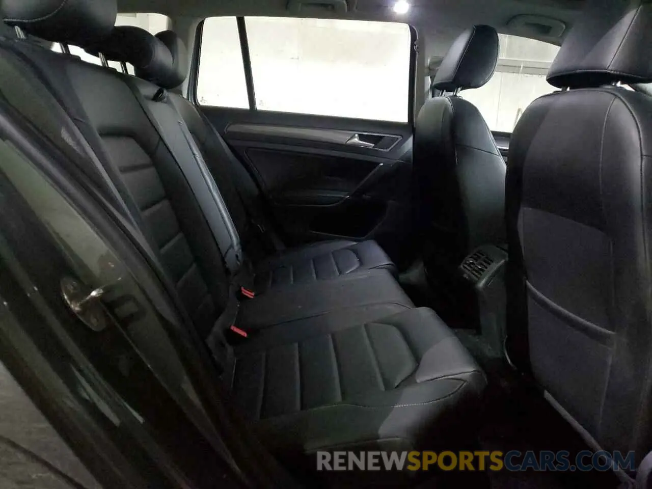10 Photograph of a damaged car 3VWM17AU5KM519986 VOLKSWAGEN GOLF 2019