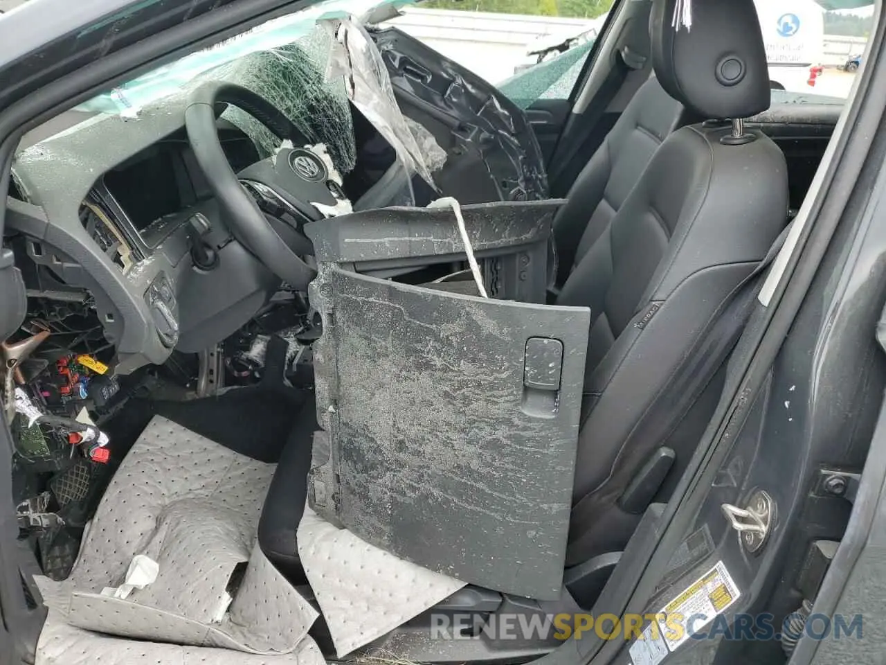 7 Фотография поврежденного автомобиля WVWPR7AU0KW913047 VOLKSWAGEN GOLF 2019