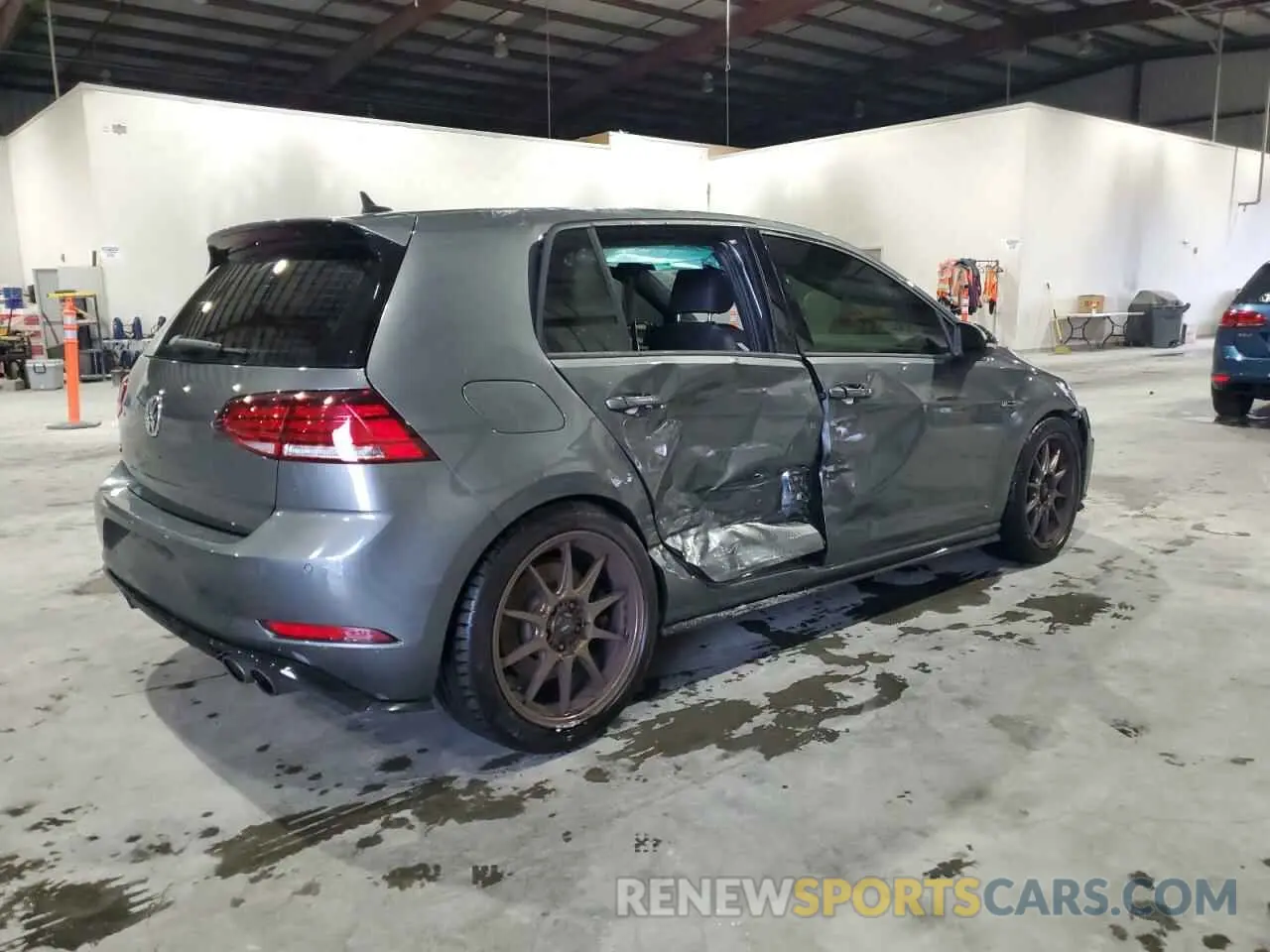 3 Фотография поврежденного автомобиля WVWWA7AU4KW225264 VOLKSWAGEN GOLF 2019