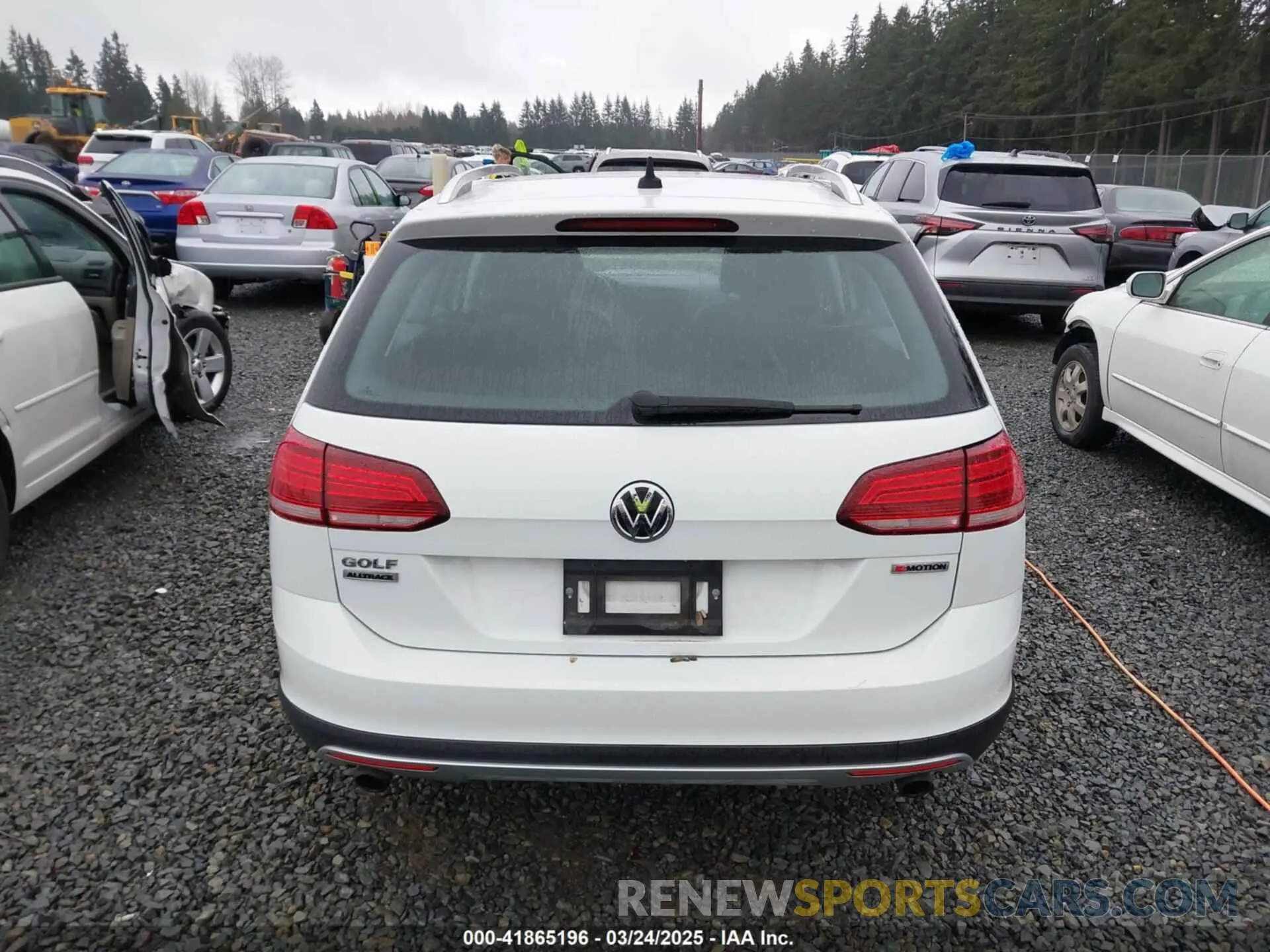 16 Photograph of a damaged car 3VWH17AU6KM523028 VOLKSWAGEN GOLF ALLTRACK 2019