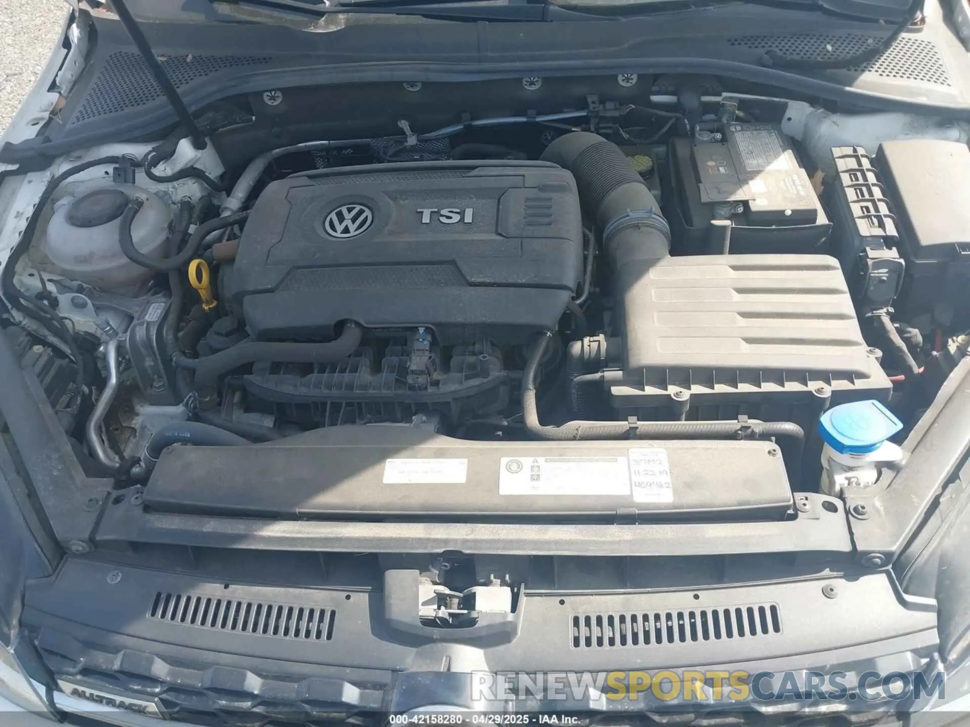 10 Photograph of a damaged car 3VWH17AUXKM501078 VOLKSWAGEN GOLF ALLTRACK 2019