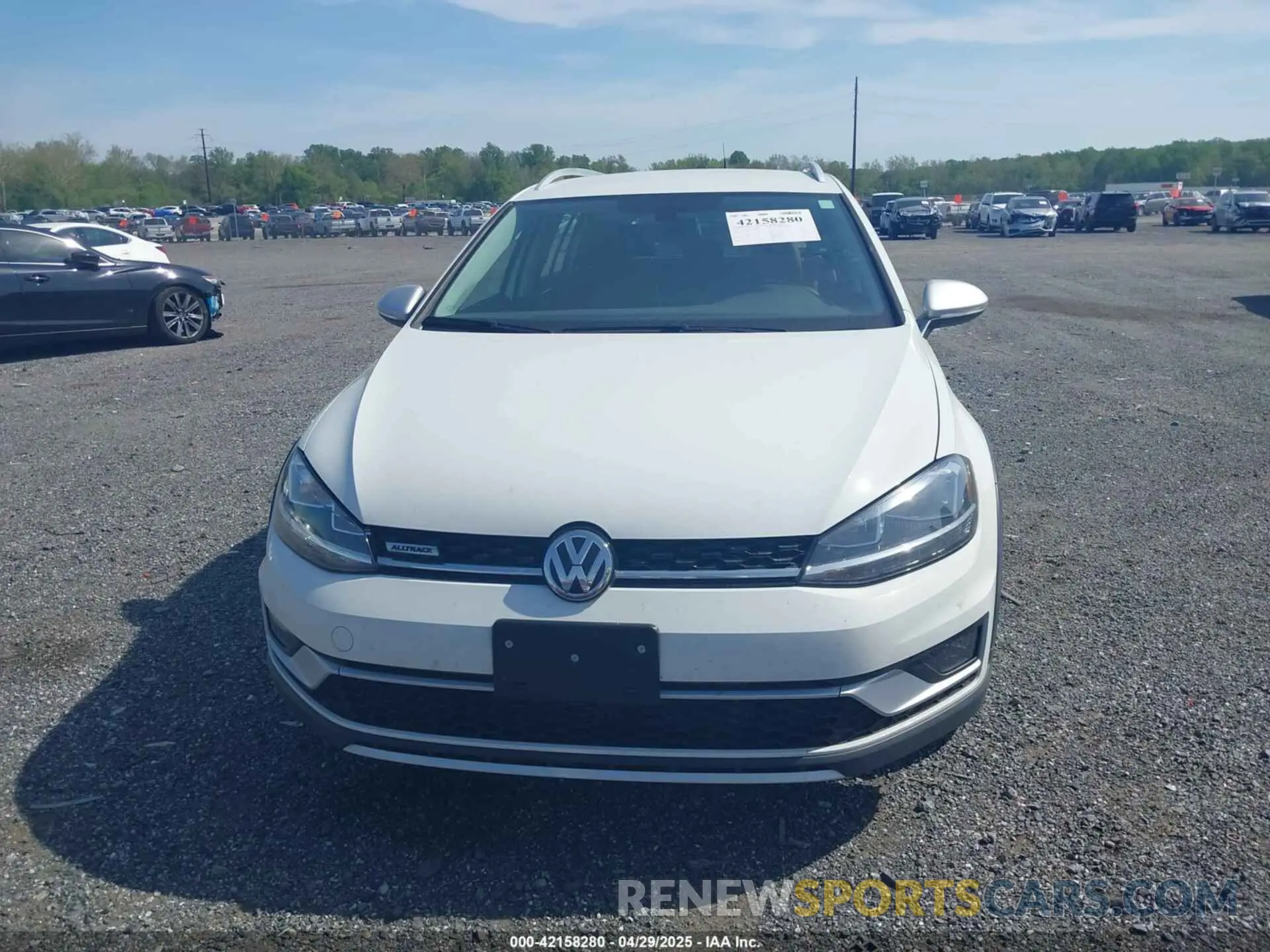 12 Photograph of a damaged car 3VWH17AUXKM501078 VOLKSWAGEN GOLF ALLTRACK 2019