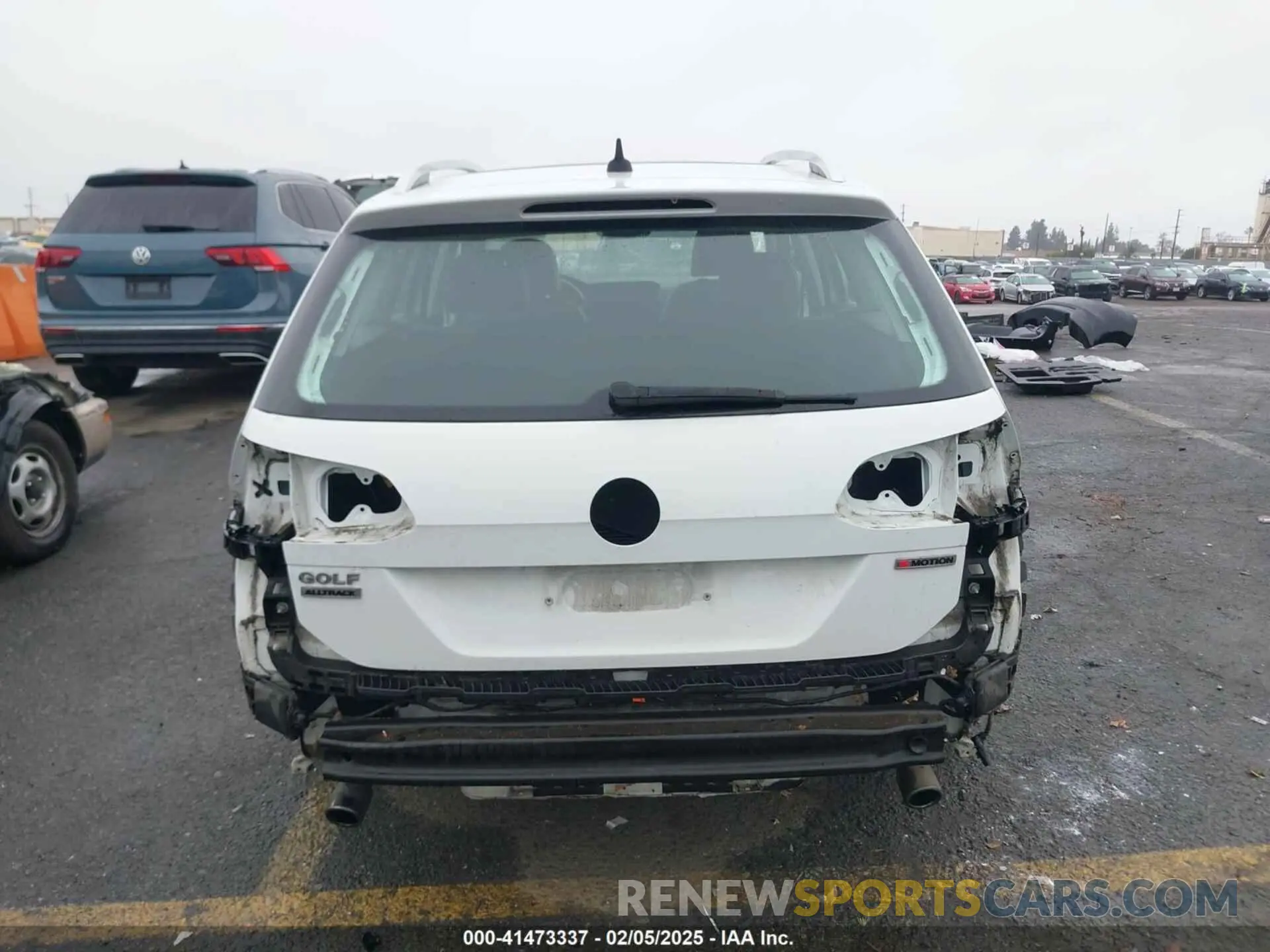 17 Photograph of a damaged car 3VWM17AU8KM506701 VOLKSWAGEN GOLF ALLTRACK 2019