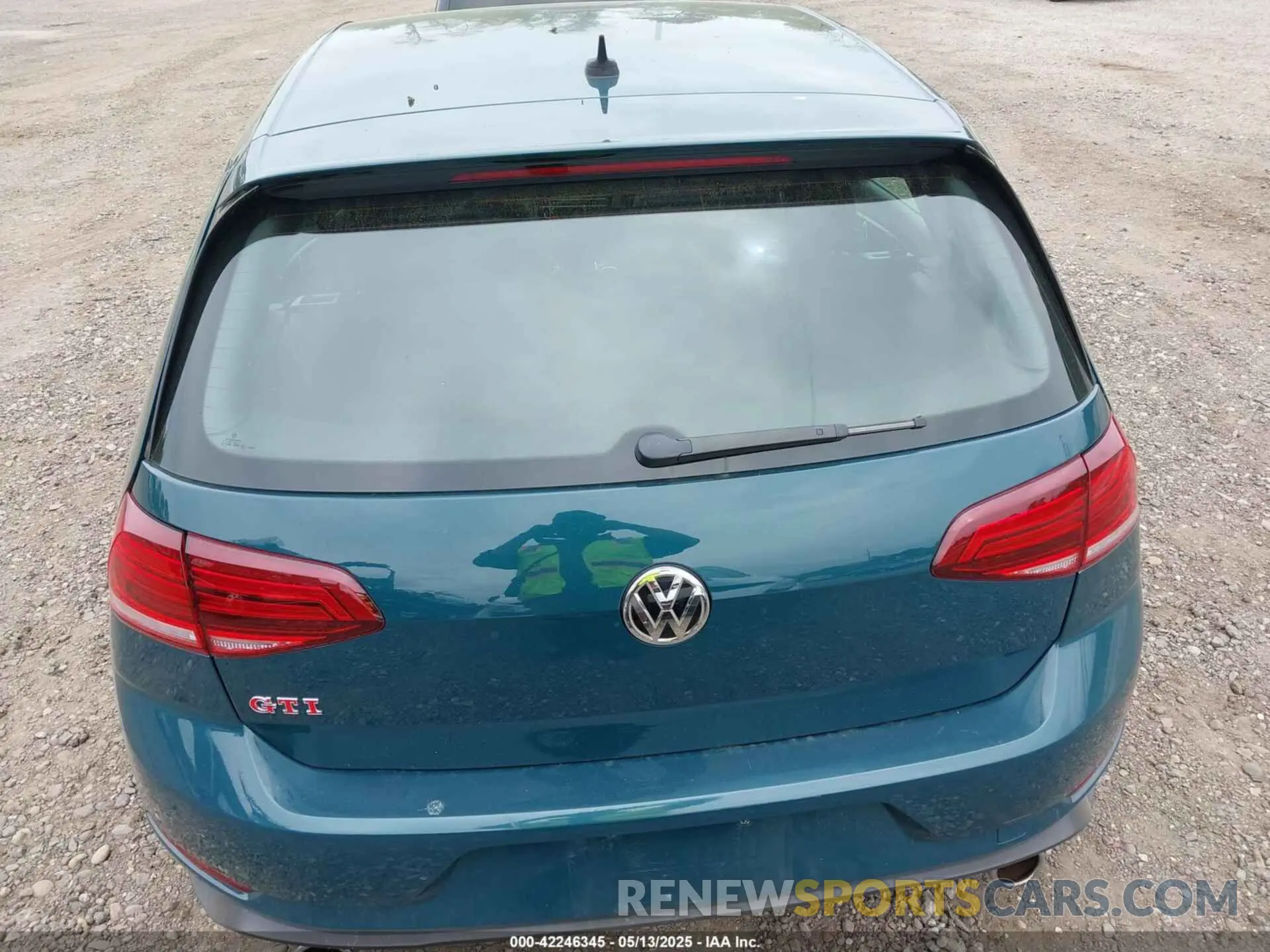 16 Photograph of a damaged car 3VW5T7AU5KM025738 VOLKSWAGEN GOLF GTI 2019