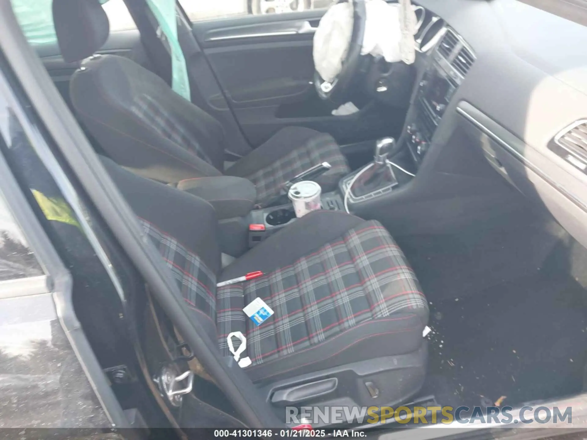 5 Photograph of a damaged car 3VW6T7AU0KM001318 VOLKSWAGEN GOLF GTI 2019