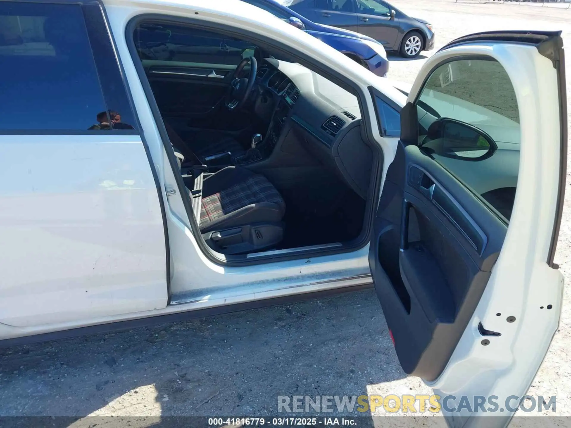 5 Photograph of a damaged car 3VW6T7AU2KM016435 VOLKSWAGEN GOLF GTI 2019