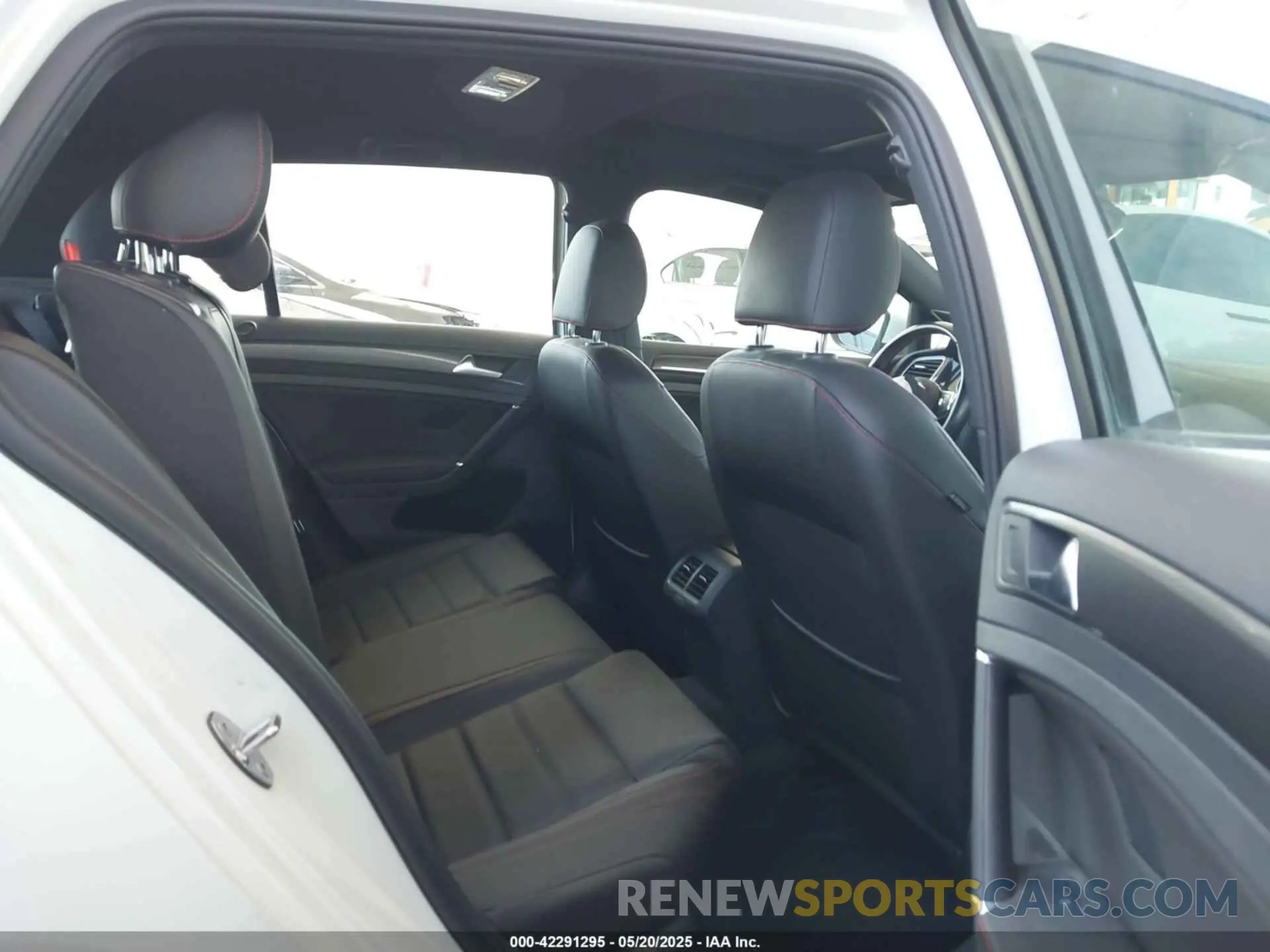 8 Photograph of a damaged car 3VW6T7AU4KM036847 VOLKSWAGEN GOLF GTI 2019