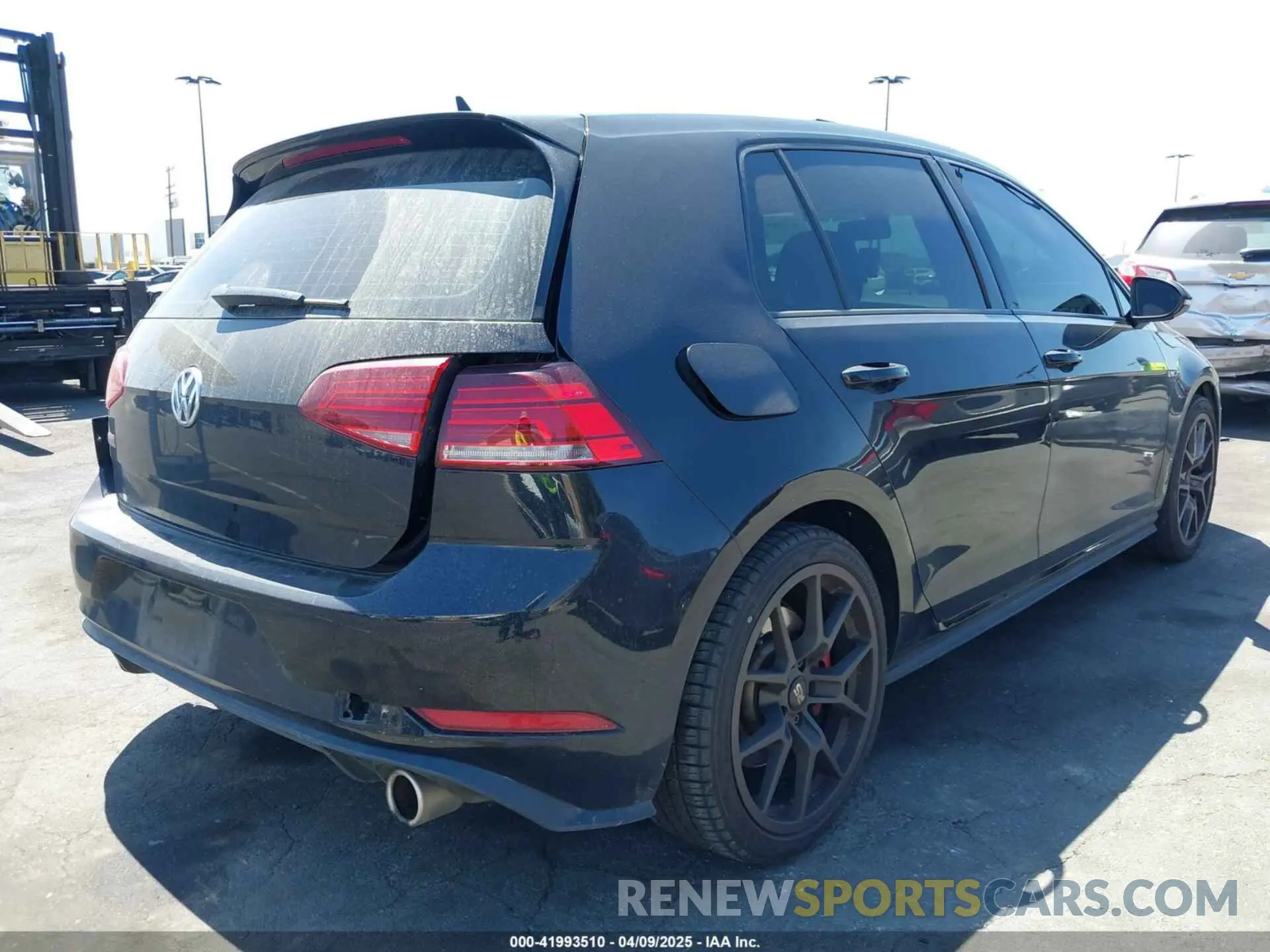 4 Photograph of a damaged car 3VW6T7AU6KM016583 VOLKSWAGEN GOLF GTI 2019