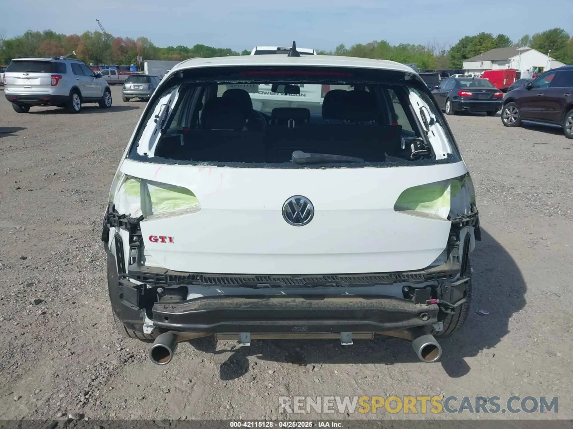 17 Photograph of a damaged car 3VW6T7AU5LM001042 VOLKSWAGEN GOLF GTI 2020