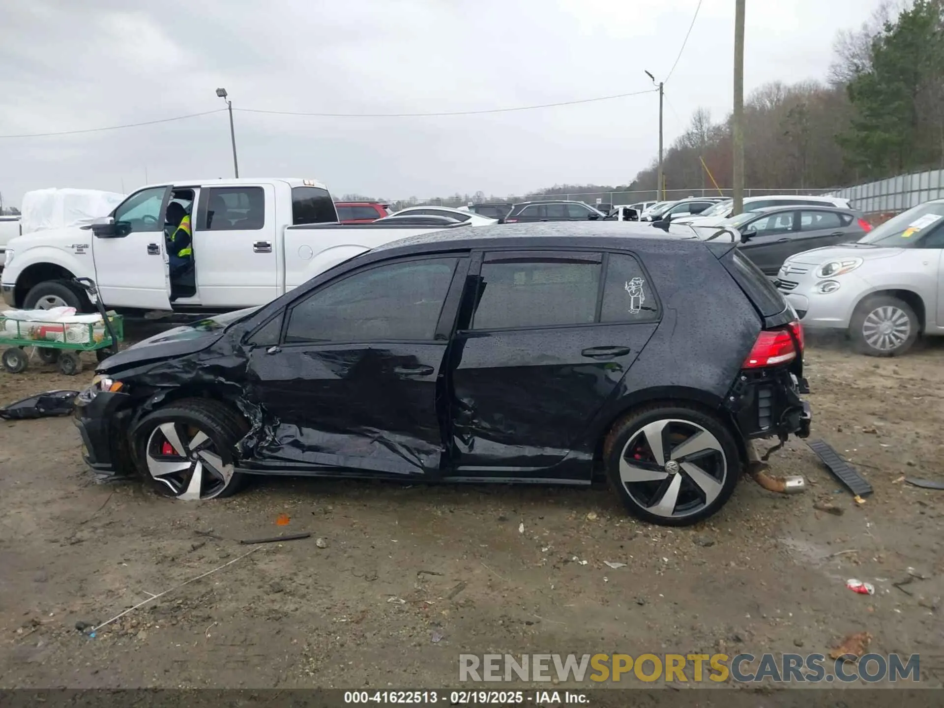 15 Photograph of a damaged car 3VW6T7AU9LM008589 VOLKSWAGEN GOLF GTI 2020