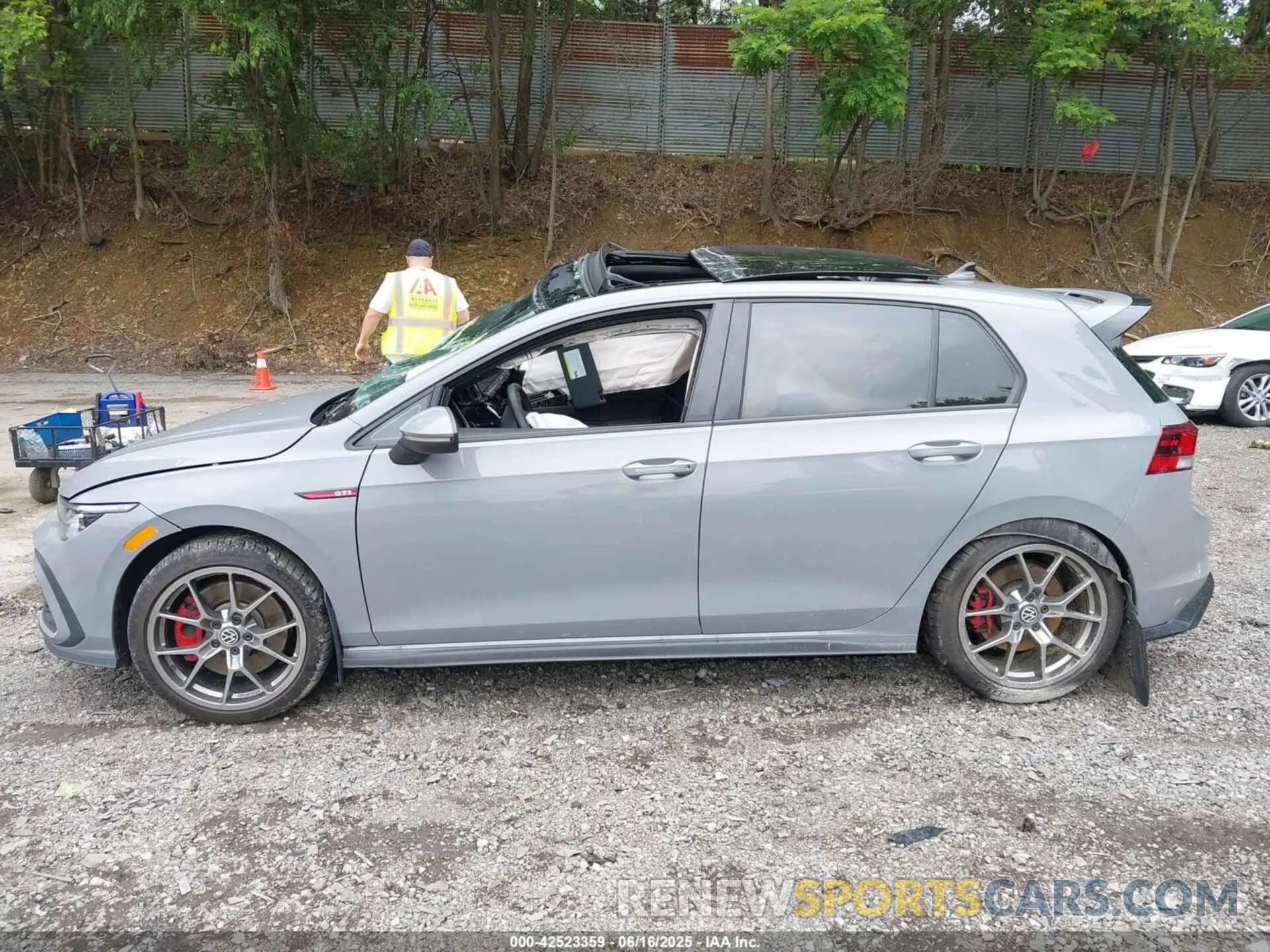14 Photograph of a damaged car WVW2A7CD0PW117839 VOLKSWAGEN GOLF GTI 2023