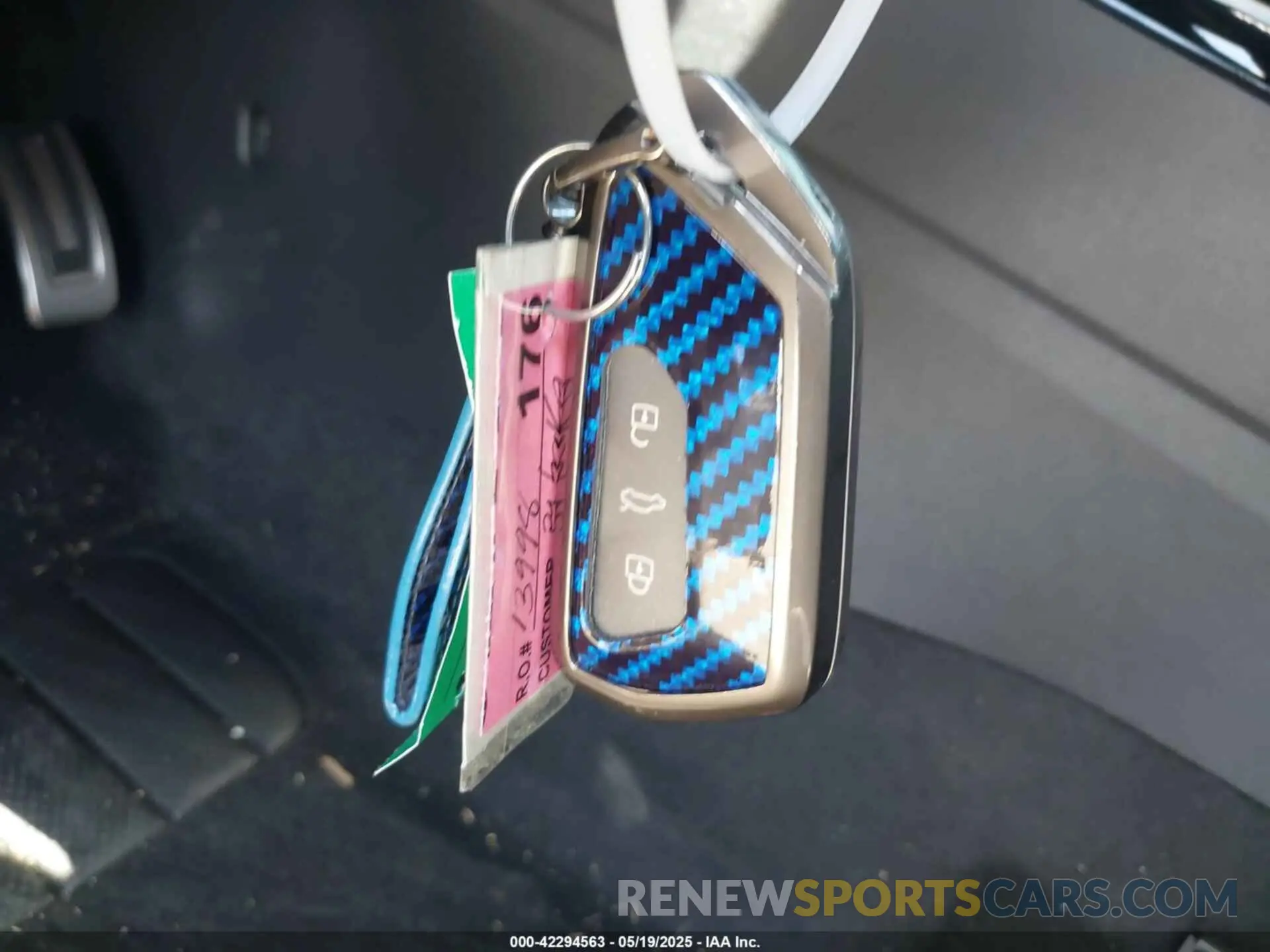 11 Photograph of a damaged car WVWEB7CD7RW158966 VOLKSWAGEN GOLF R 2024
